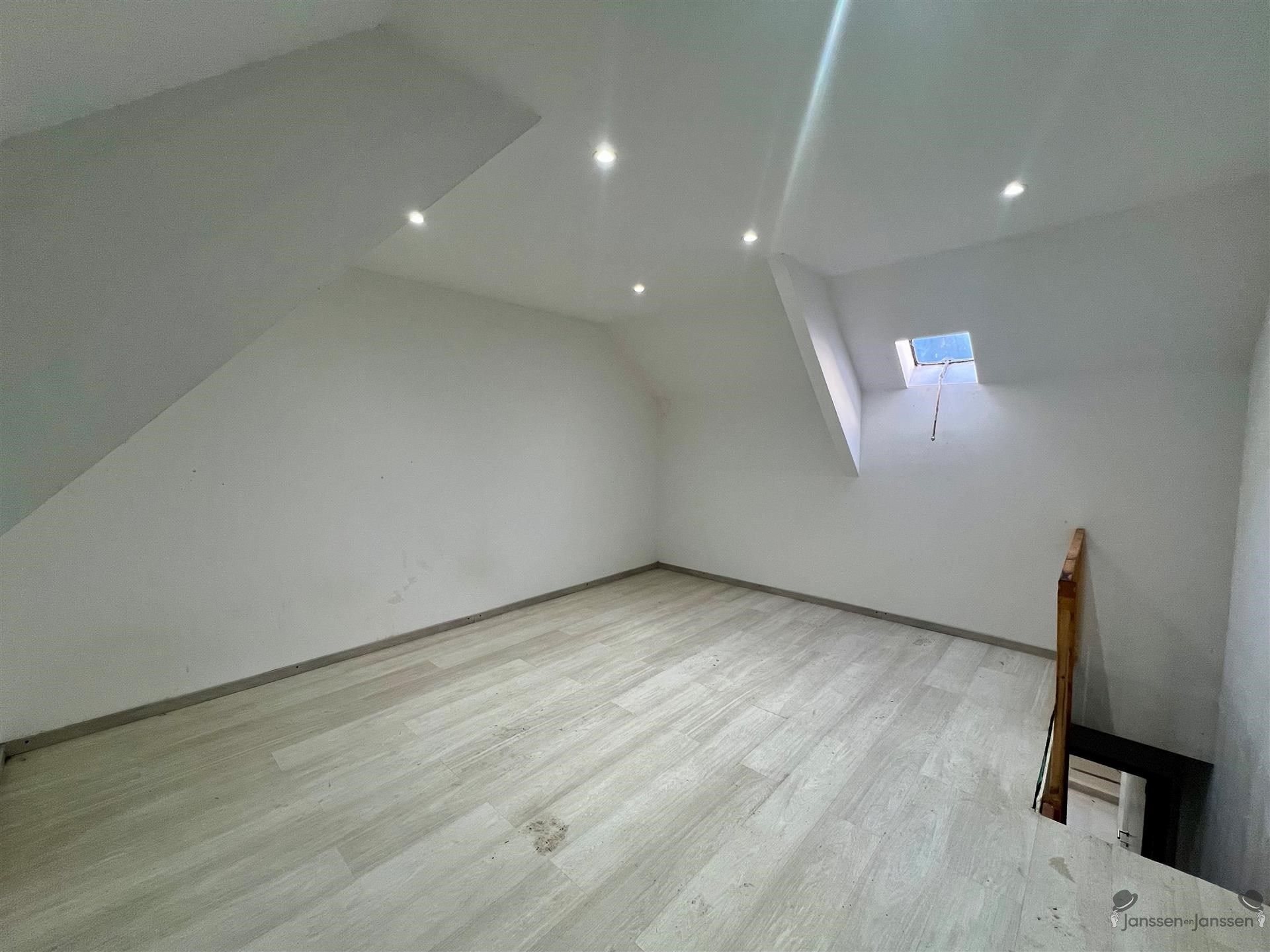 Te renoveren rijwoning met 1 slaapkamer foto 8