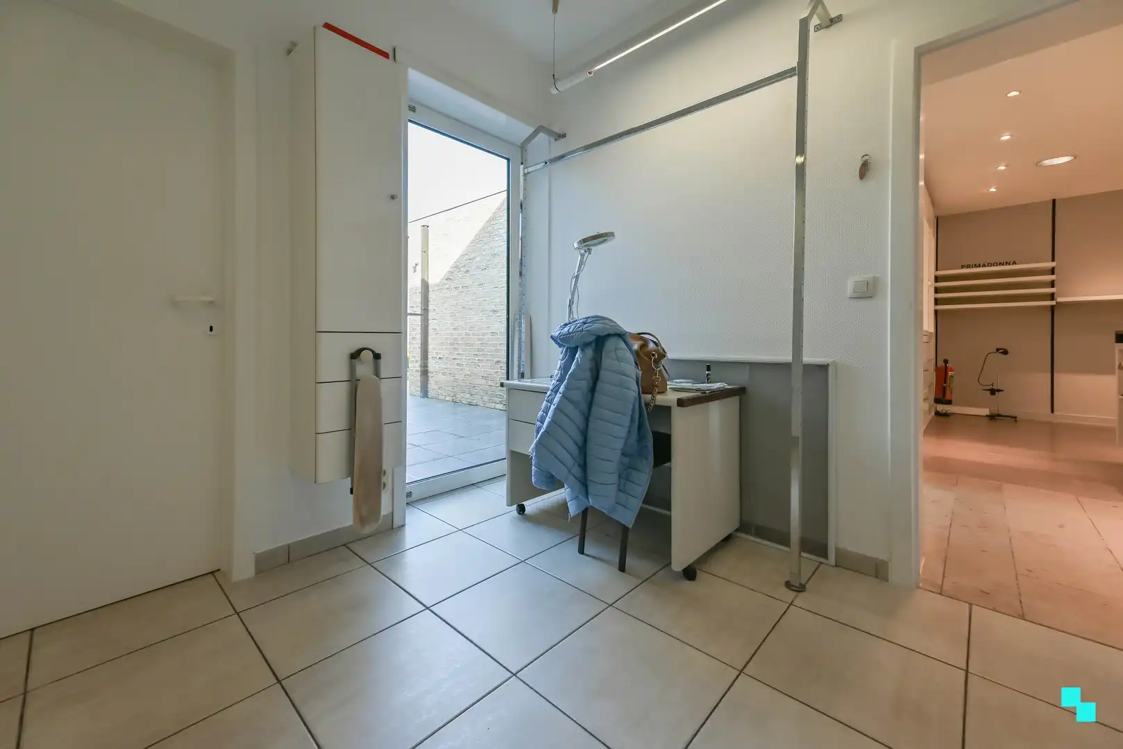 Bijzonder ruime handelswoning in centrum Lendelede foto 22