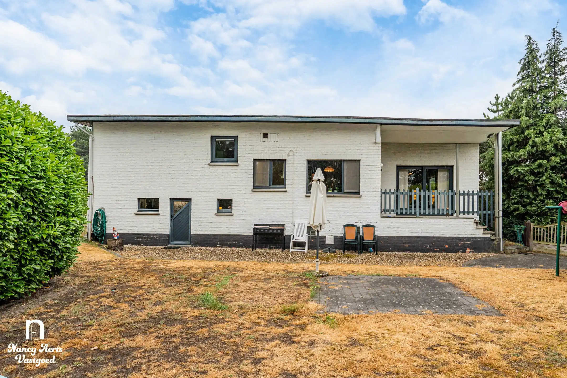 Ruime, vrijstaande gezinswoning met grote tuin en potentieel foto 24