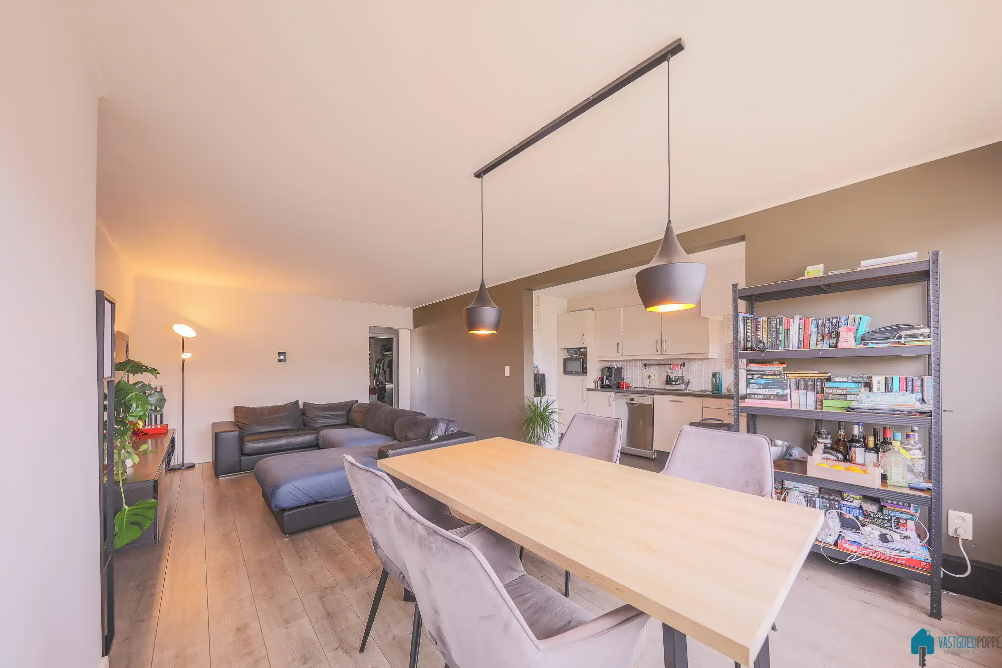 Gerenoveerd appartement met terras foto 5