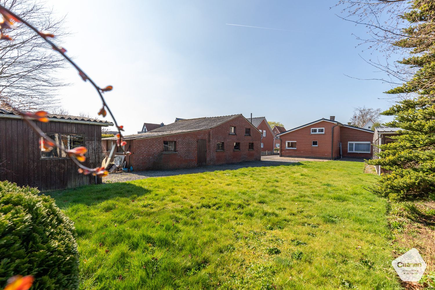UITNODIGENDE BUNGALOW met 3 mooie slaapkamers, garage en een perceel van 1238 m² foto 4