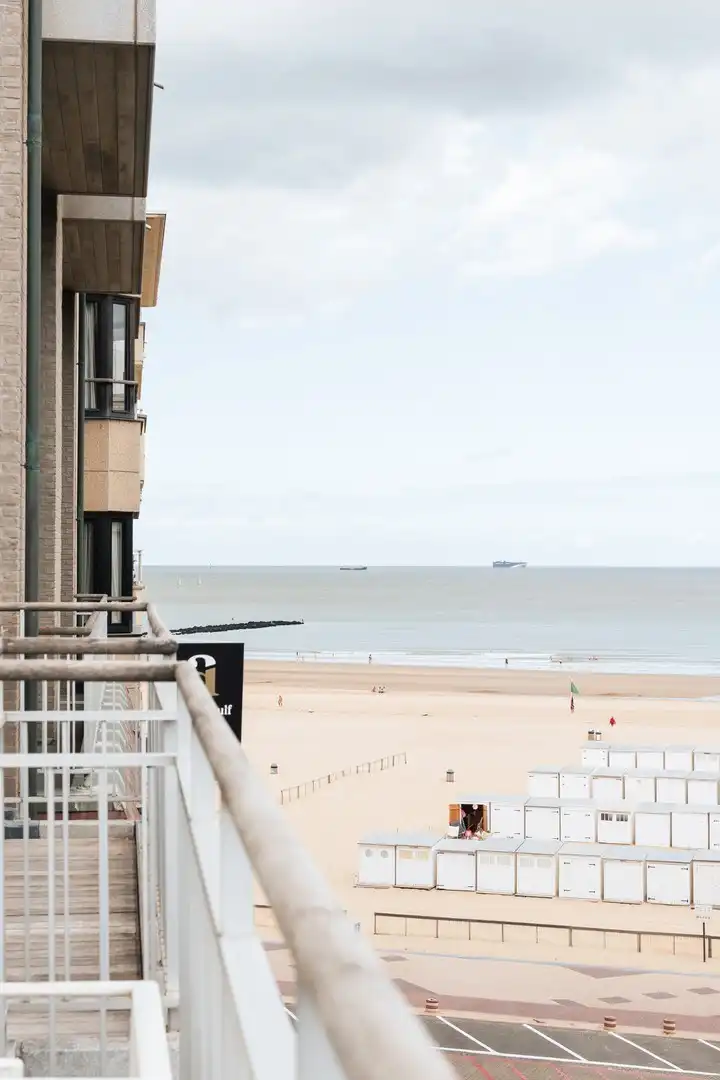 Sublieme zonnige penthouse met ruime terrassen en zijdelings zeezicht. foto 13