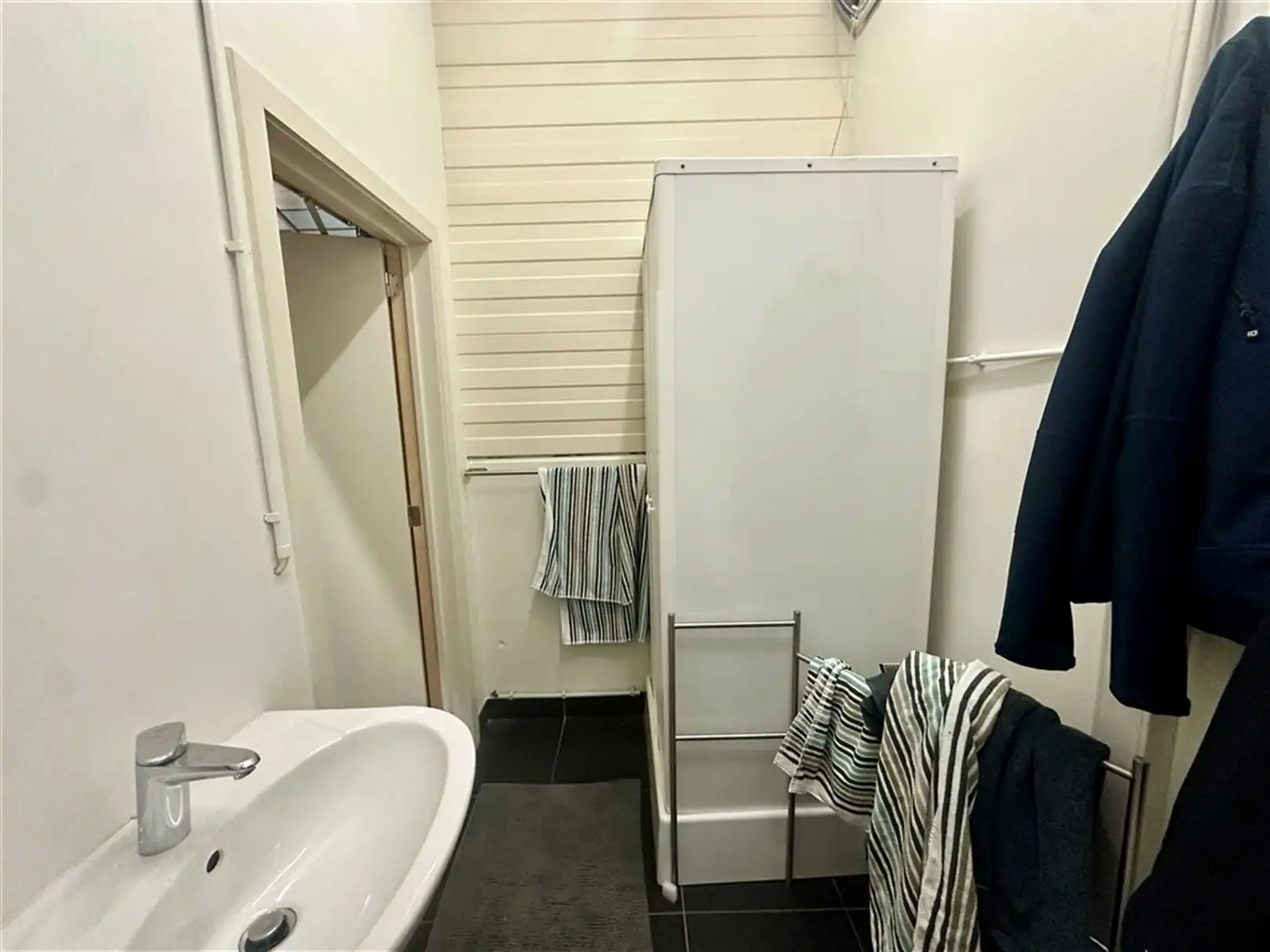 Magazijn met kantoren te koop in Gent nabij R4 foto 16