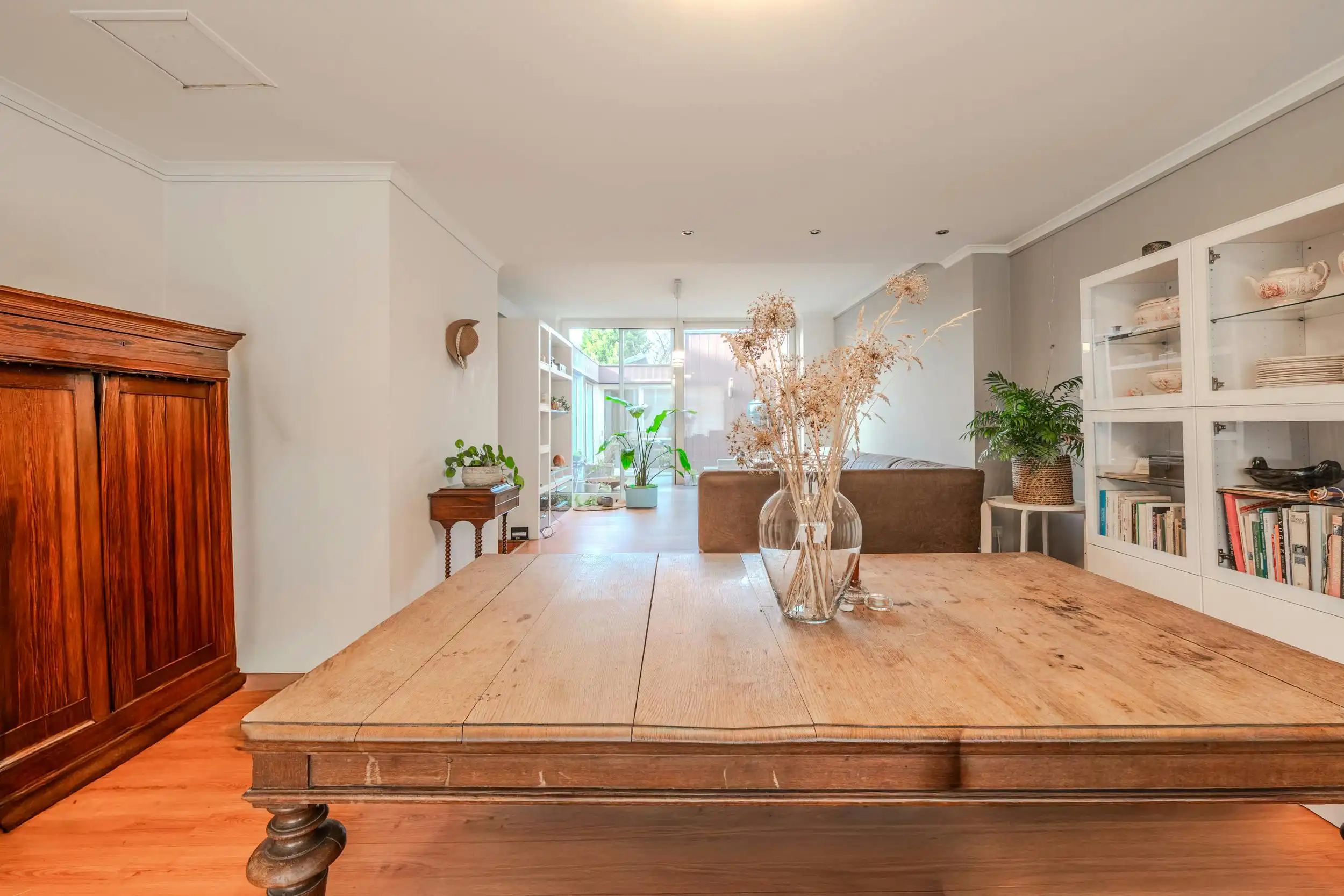 Ruime woning met vijf slaapkamers en gezellige stadskoer foto 16