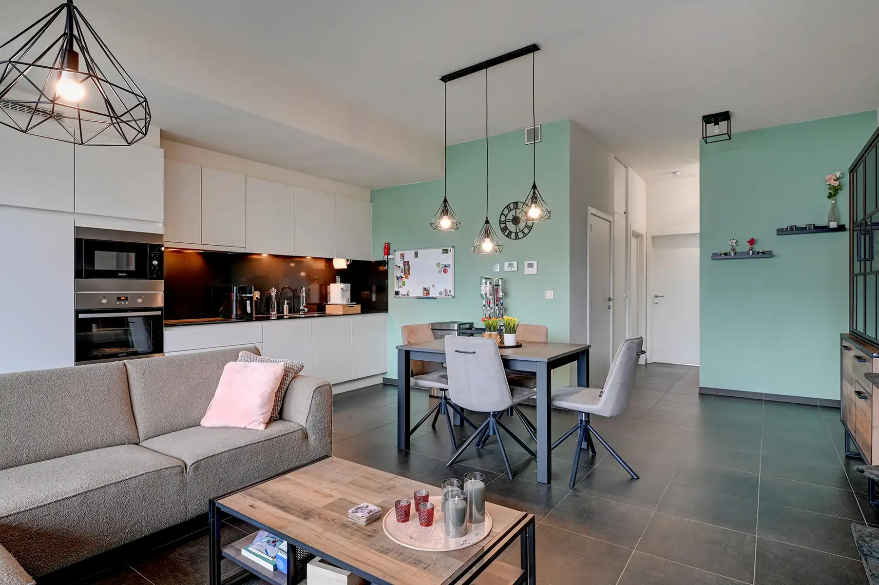 Lichtrijk 2 slpk appartement met zuidgericht terras op een toplocatie!! foto 3