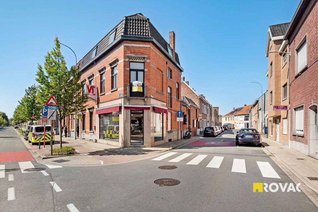 Zeer ruime woning met handelsmogelijkheden foto 26