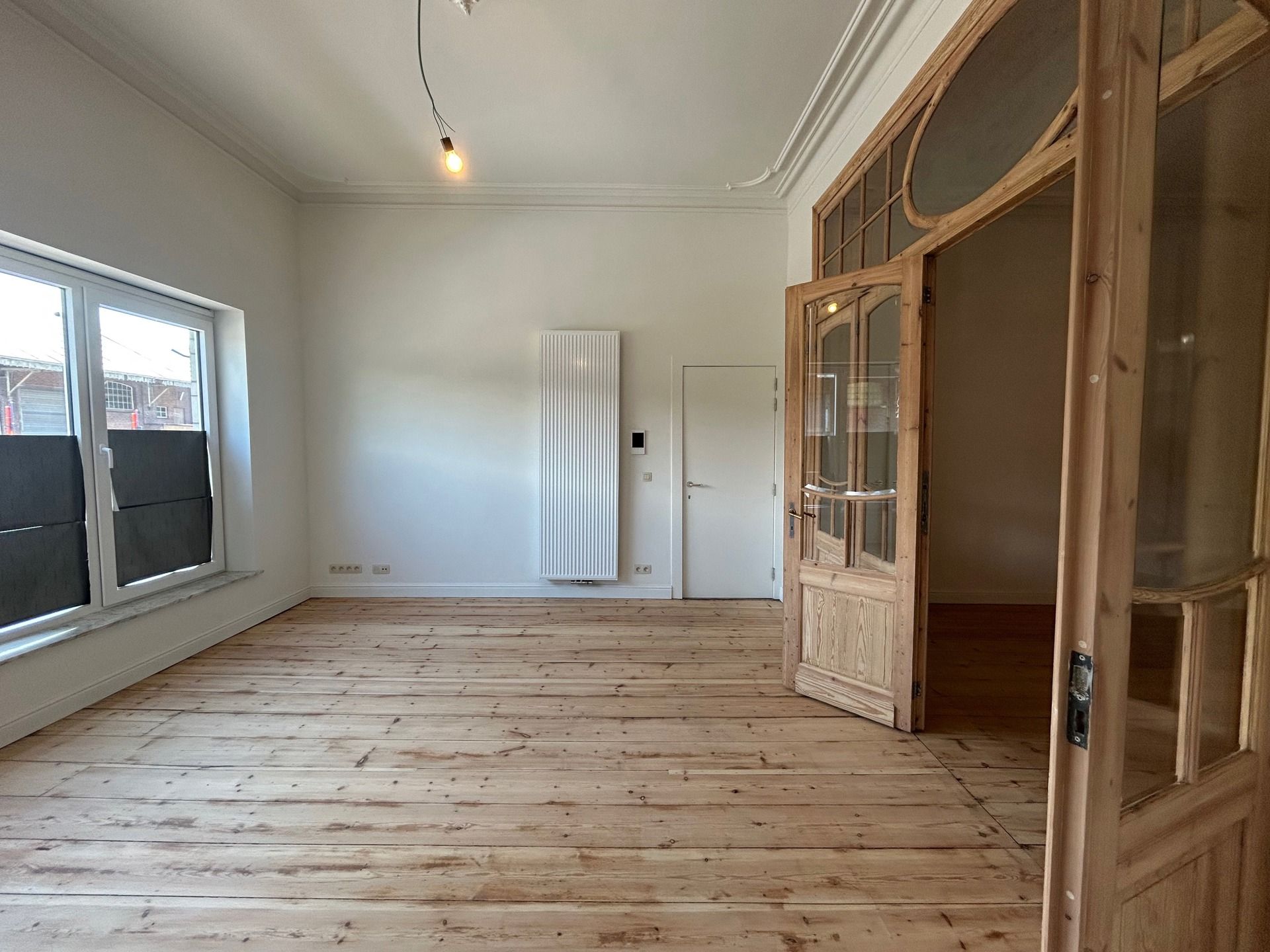 Exclusief gelijkvloers appartement gelegen in het centrum! foto {{pictureIndex}}