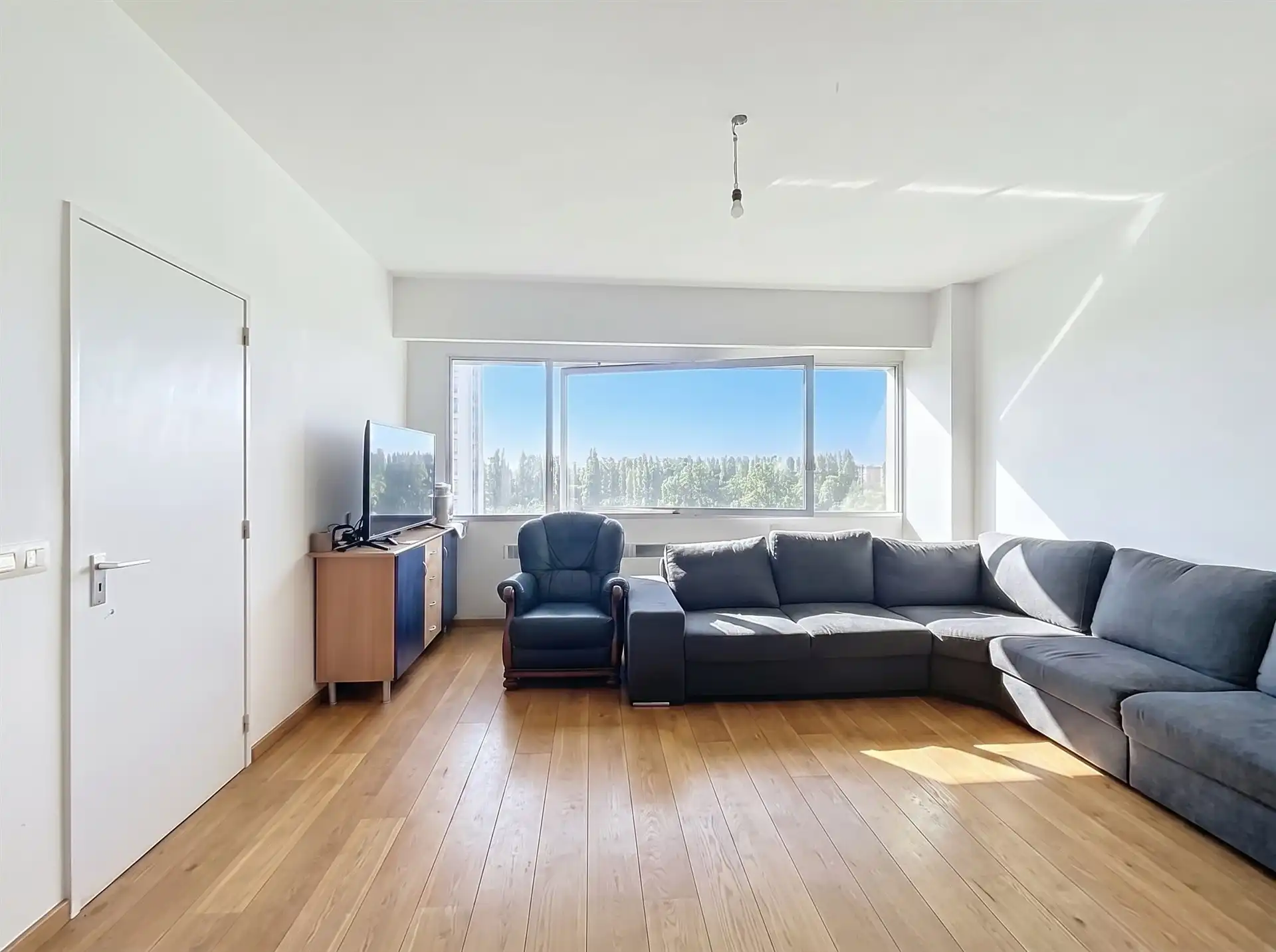 Instapklaar appartement met 2 slaapkamers en garage op toplocatie in Linkeroever! foto 2