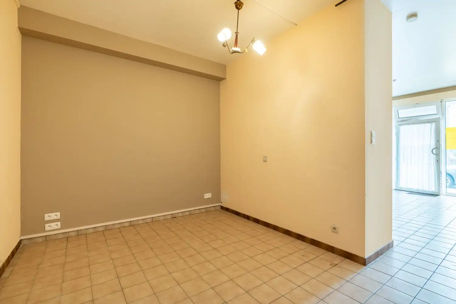 Gebouw met vergunning voor 3 appartementen en een handelspand foto 22