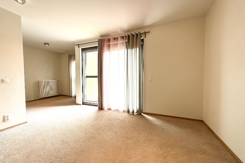 Zonnig, centraal gelegen appartement met 2 slaapkamers en ruim terras (12 vkm) met zicht op de Leie foto 4