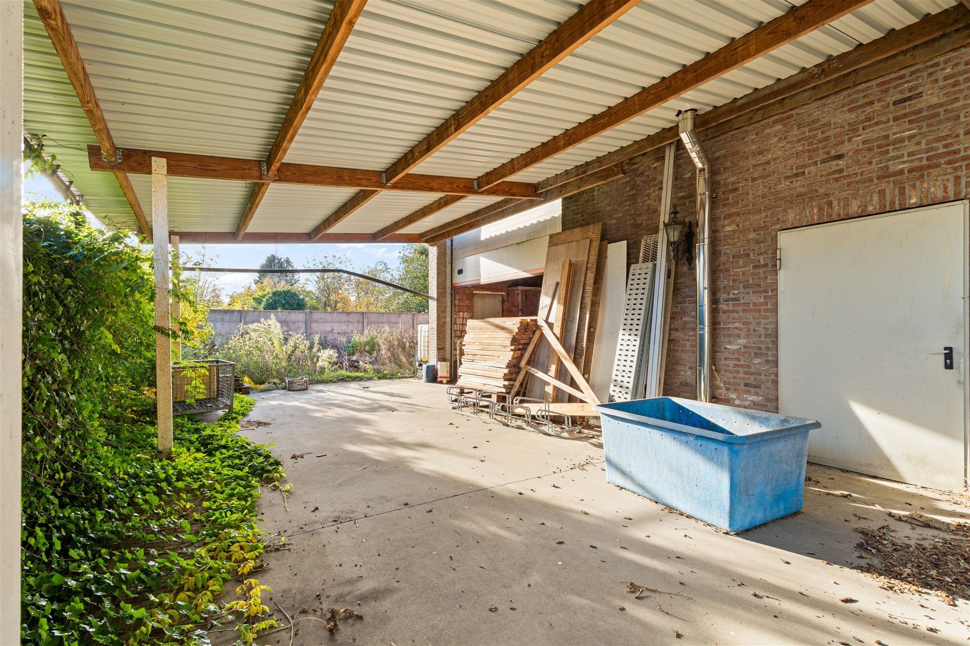 Grote grond met 2 woningen en magazijn van 700m² foto 13