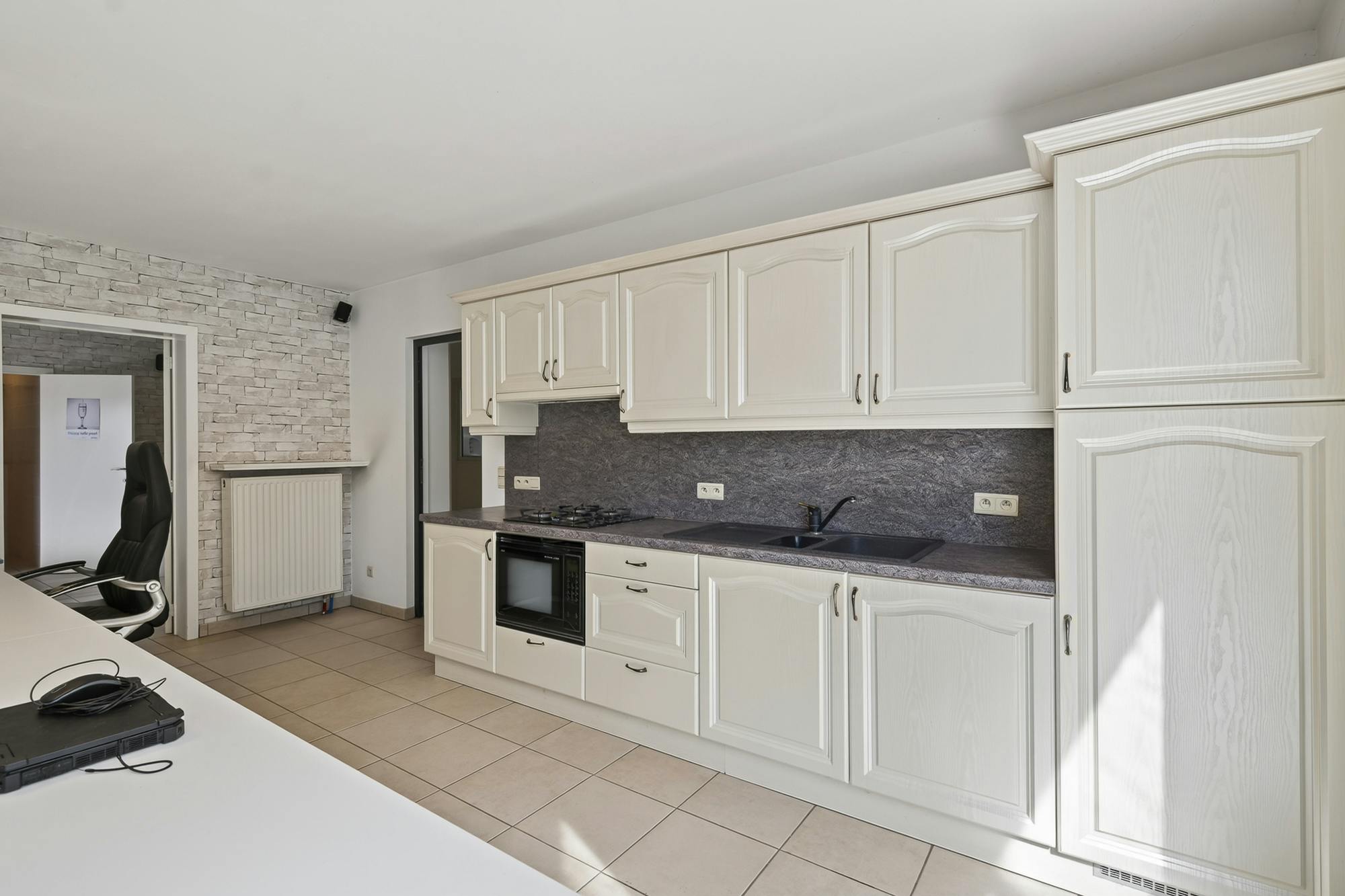 Luxe villa met exclusieve tuin en magazijn in KMO-zone foto 29