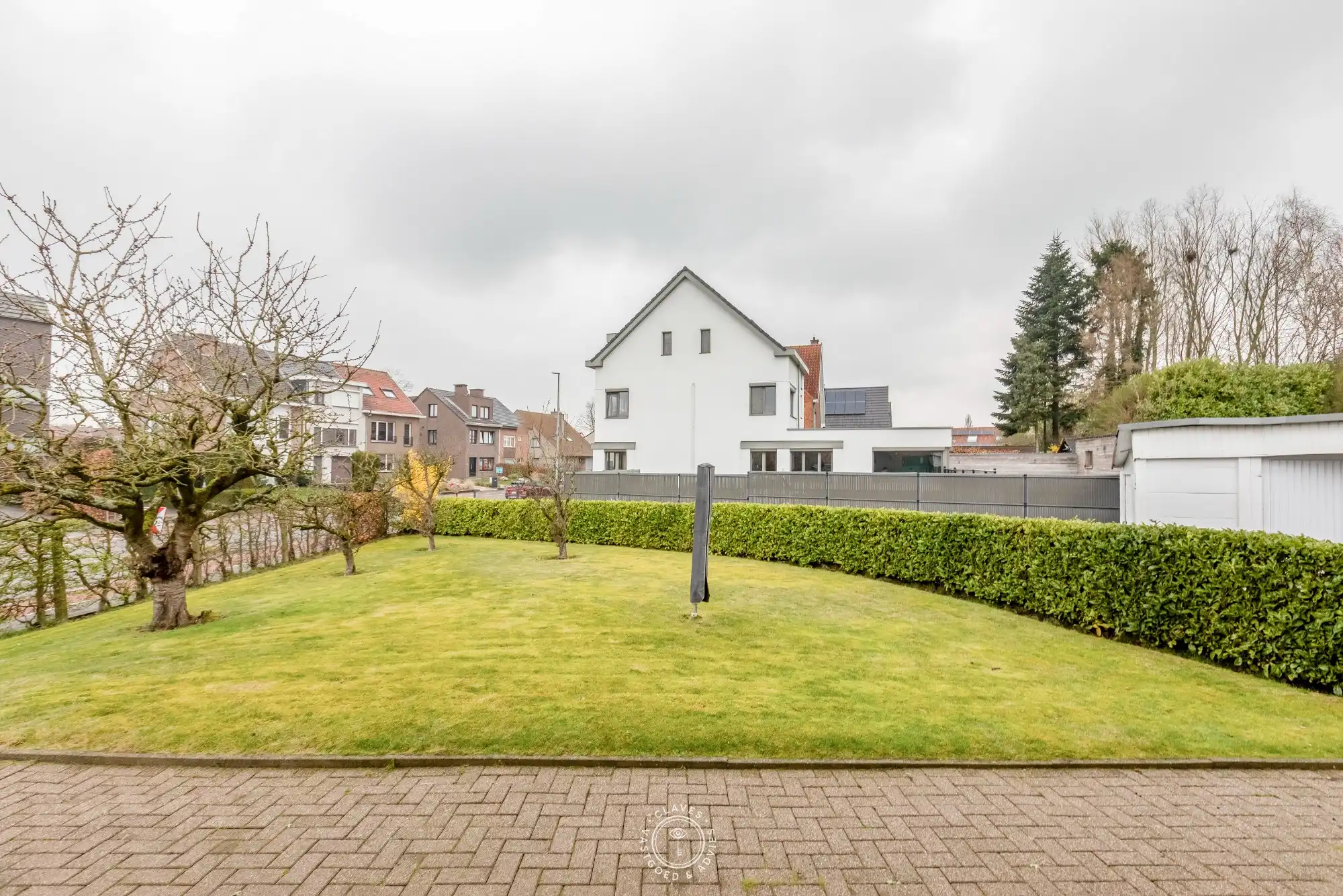 Solide gezinswoning met royale volumes foto 3