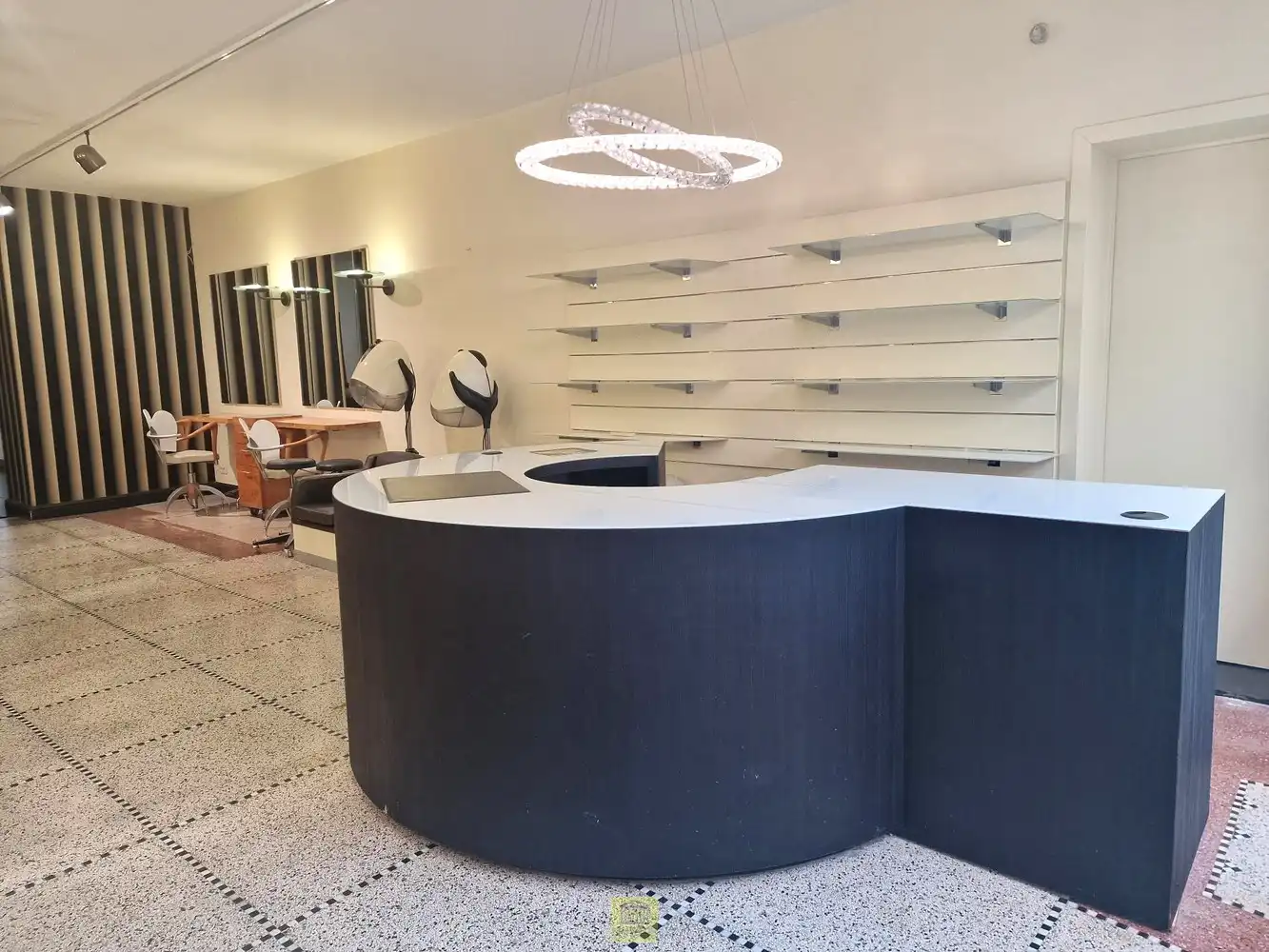 Instapklaar handelspand in het centrum van Aalst – topligging tussen Keizersplein en Hopmarkt foto 8