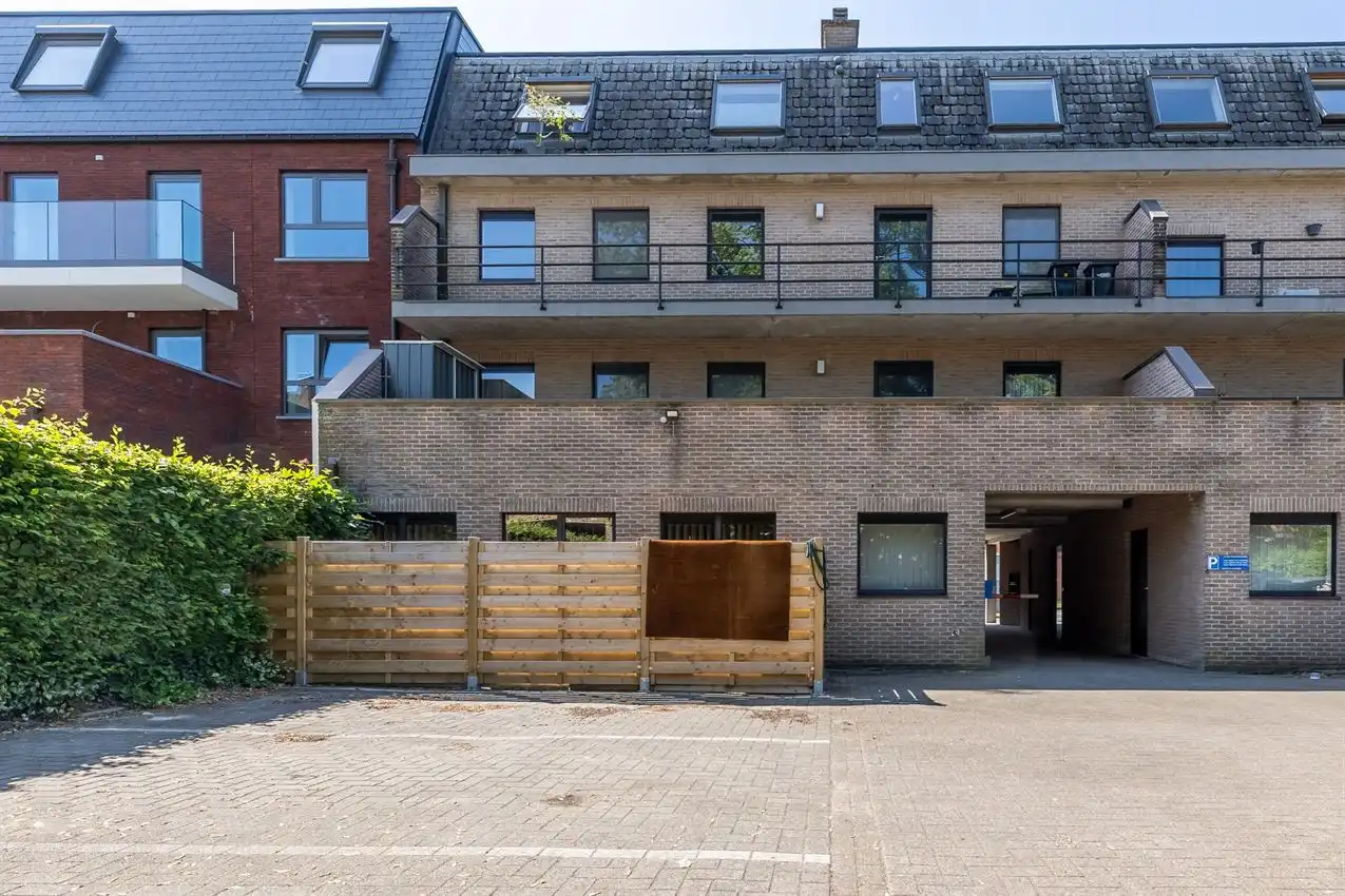 Appartement met twee slaapkamer en terras nabij centrum foto 23