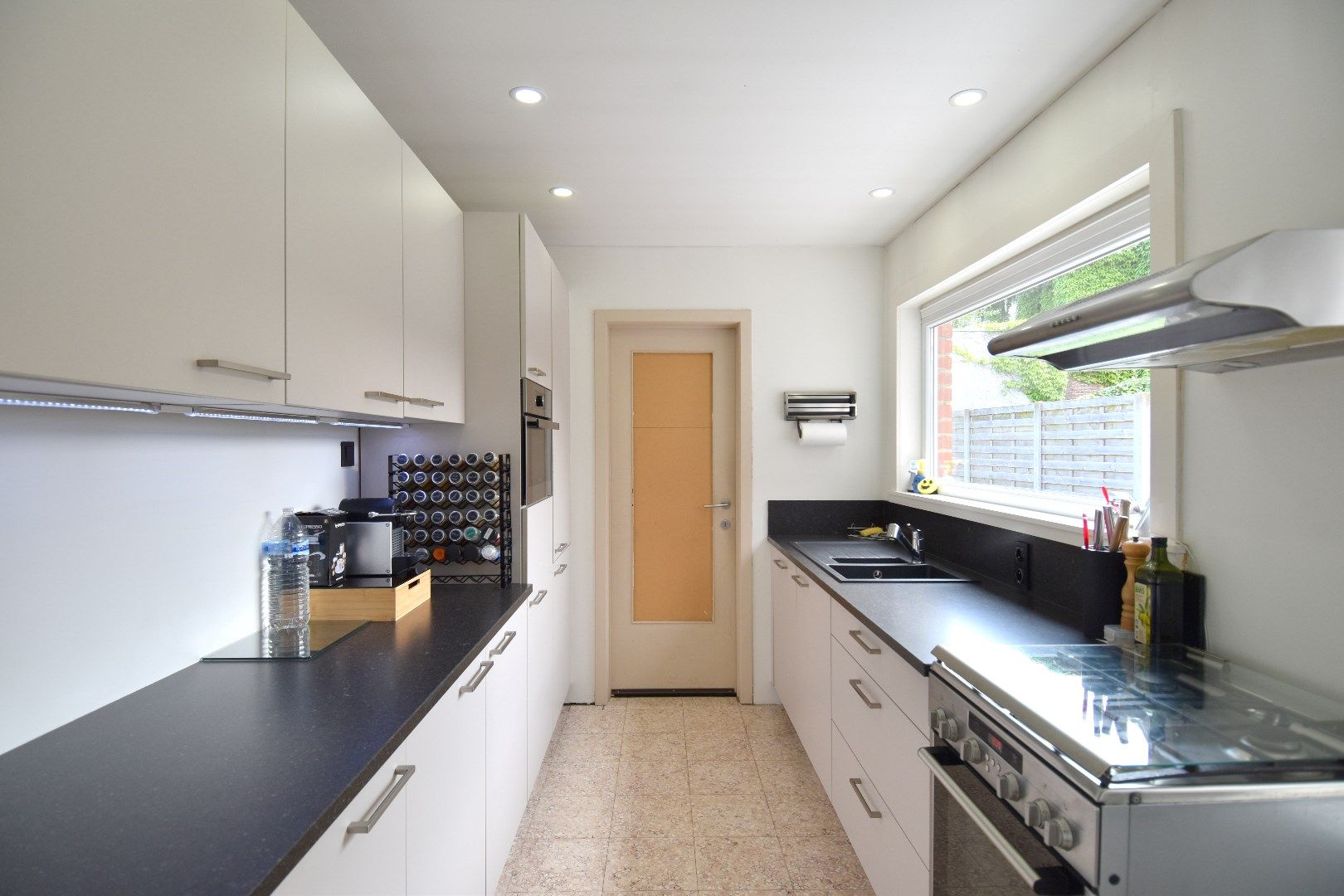 Ruime karaktervolle woning op centrale locatie te Gullegem foto 6