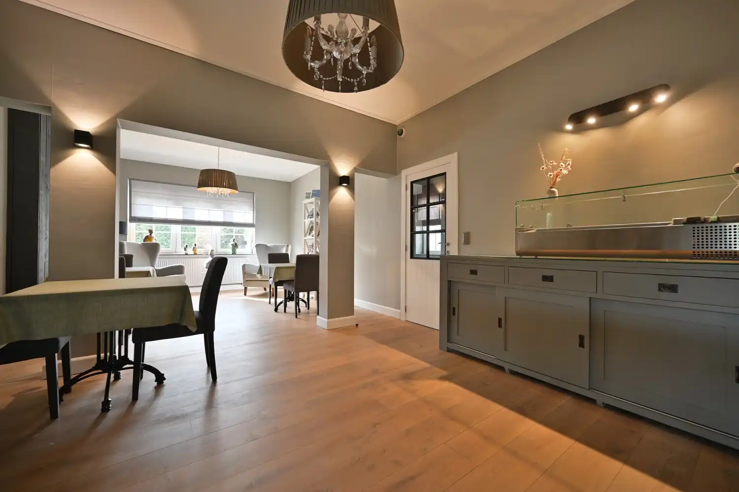 Karaktervolle woning met B&B in Veldwezelt foto 34