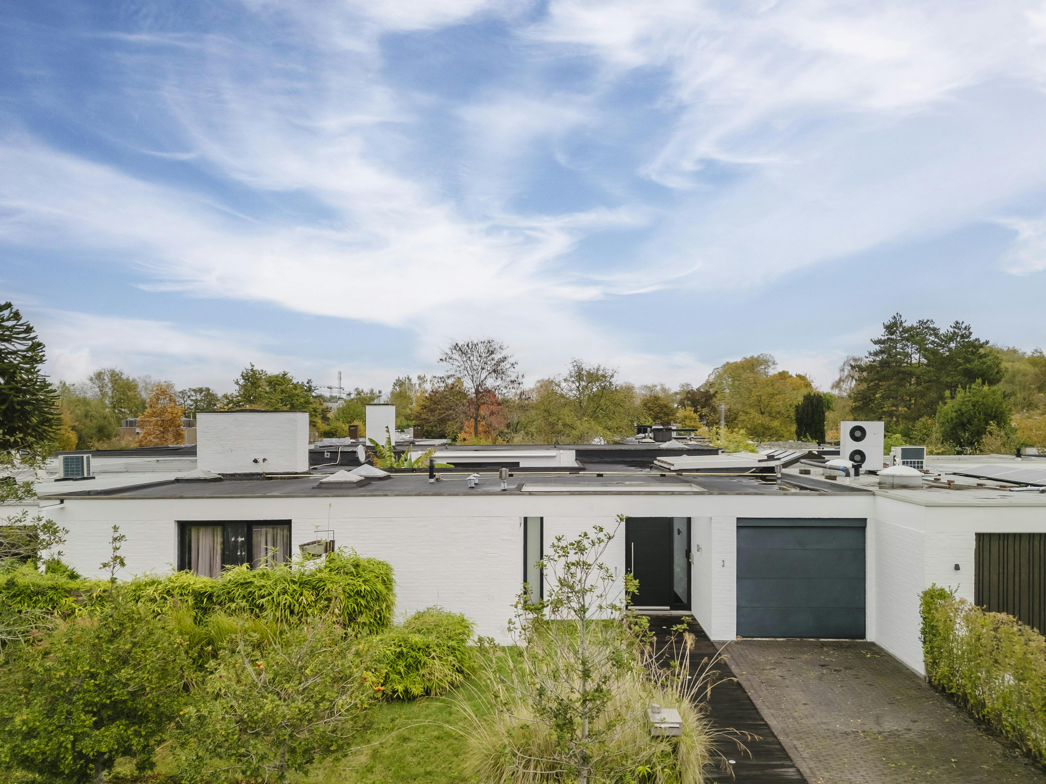 Architecturale patiowoning met tijdloze klasse foto 20