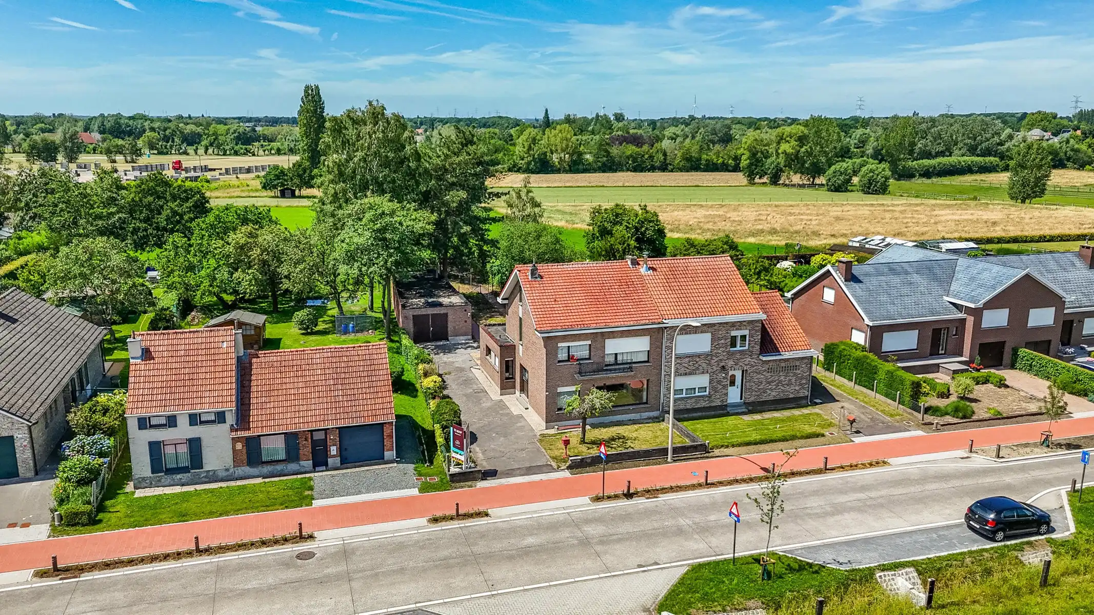 Statige woning met vrij uitzicht & vergund bijgebouw foto 29