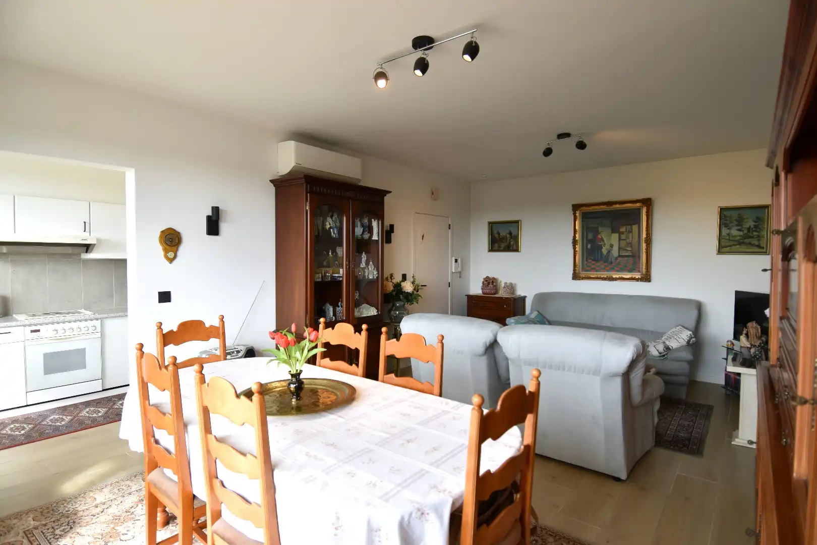 Instapklaar 2-slaapkamerappartement te koop op toplocatie in het hart van Gullegem foto 6