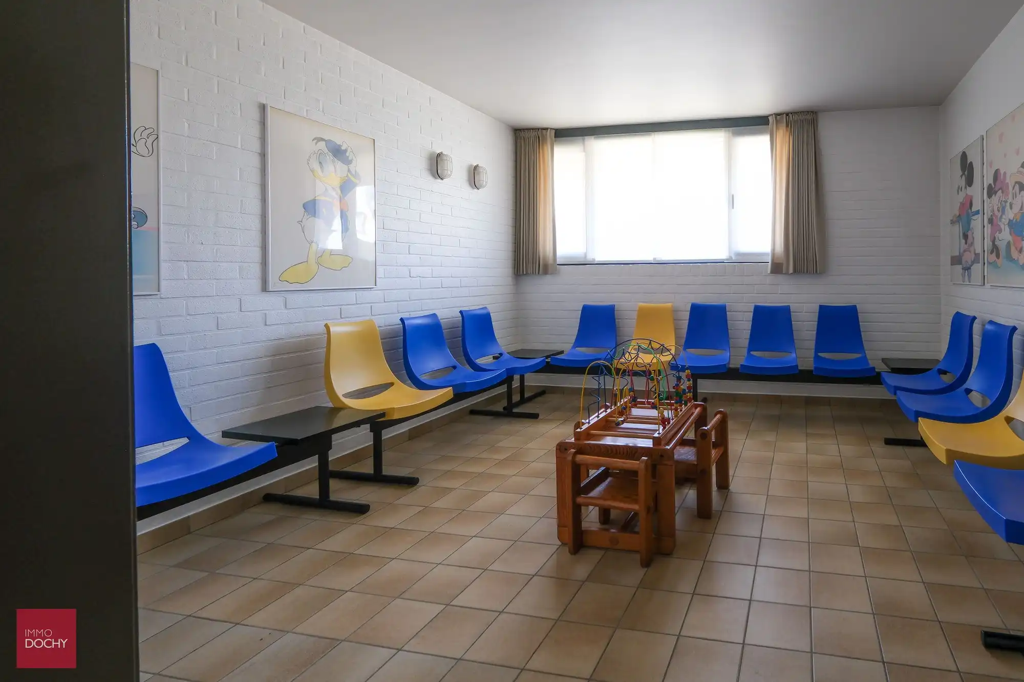 Ruime villa op toplocatie met binnenzwembad en praktijruimte foto 18