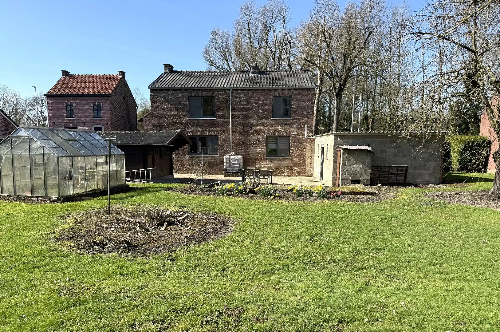 Rustig wonen tegenover het kasteel van Veulen,  en een eigen prachtige tuin/bouwgrond foto 3