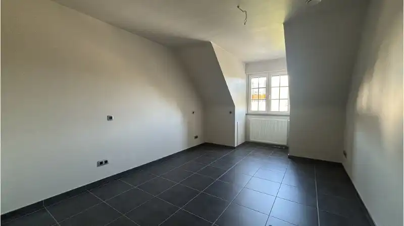 Halfopen villa-woning met Garage en Tuin te huur in Jabbeke foto 12
