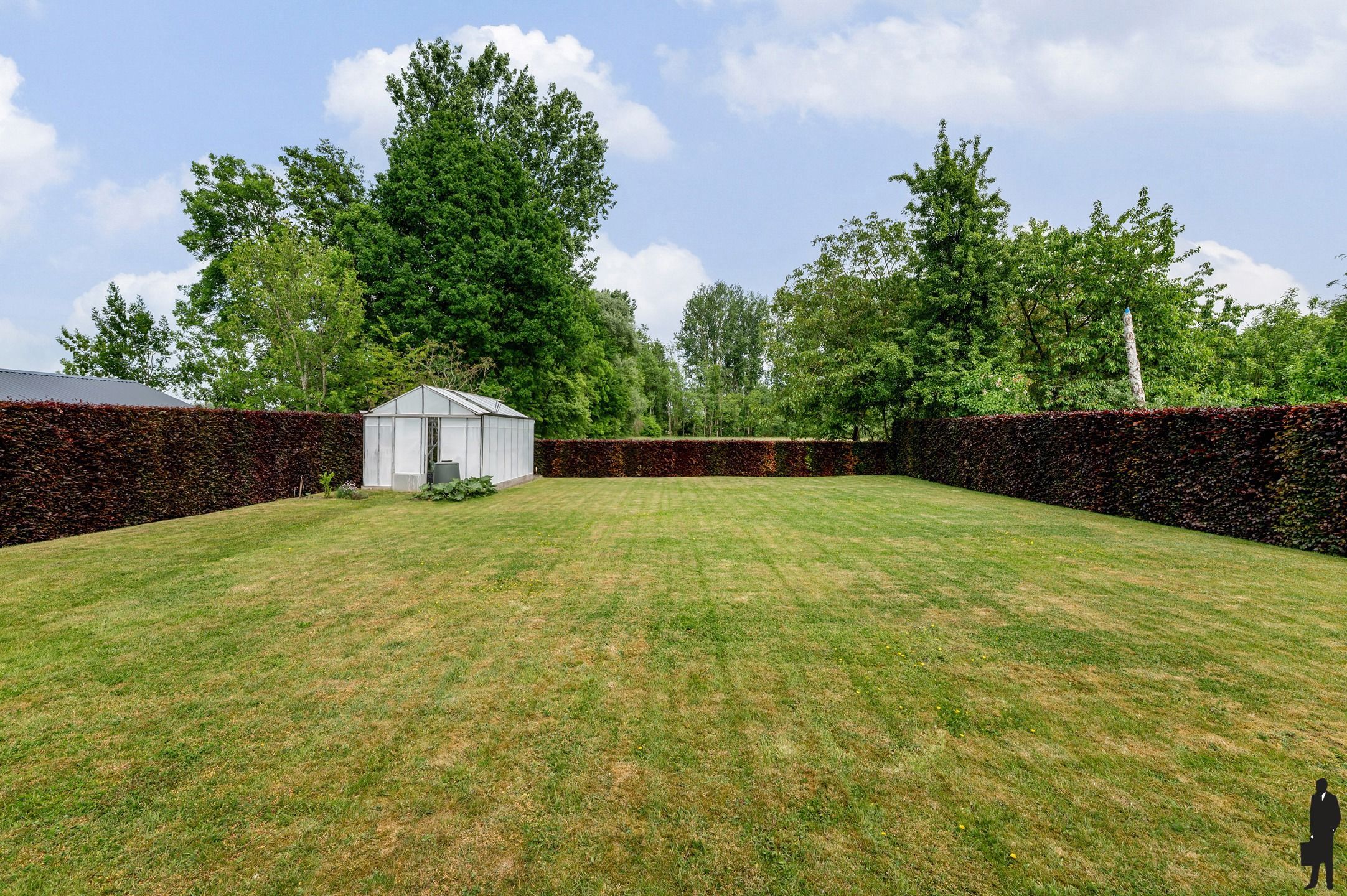 Ruime en instapklare woning (320m²) met 4 slaapkamers en prachtig zicht op weiland op een perceel van 928m² foto 2
