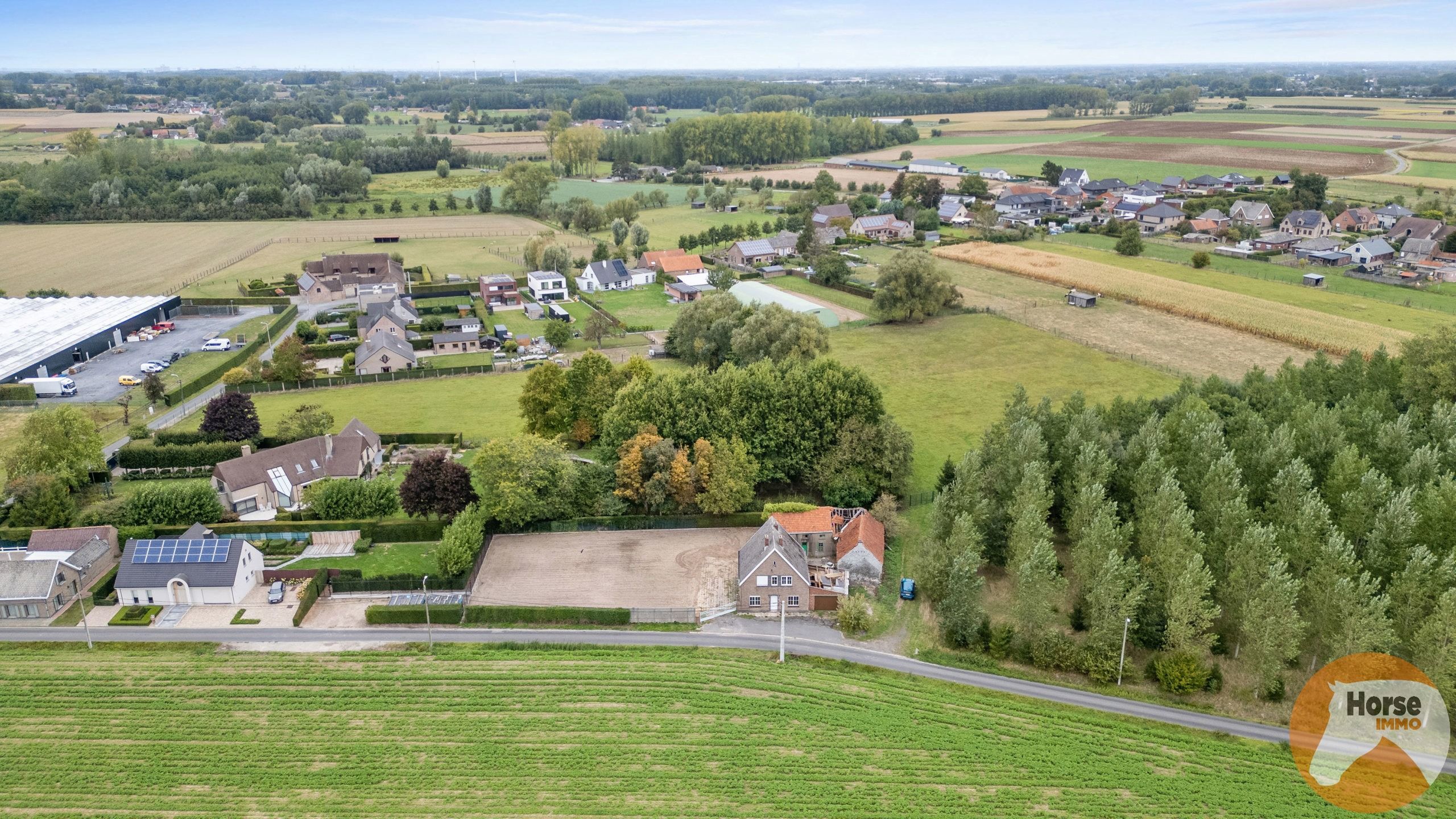 OOSTERZELE - Landelijk gelegen woning met stallen, weides  foto 4