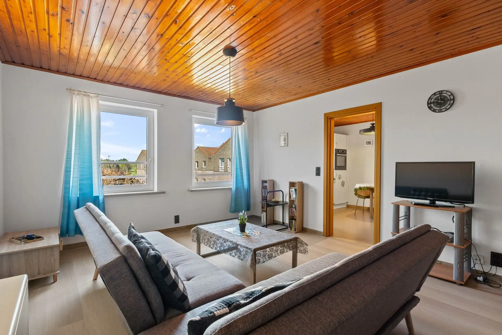 Ruim 2-slaapkamer appartement, bemeubeld en met bijhorende garage nabij het Donkmeer te Berlare foto 3