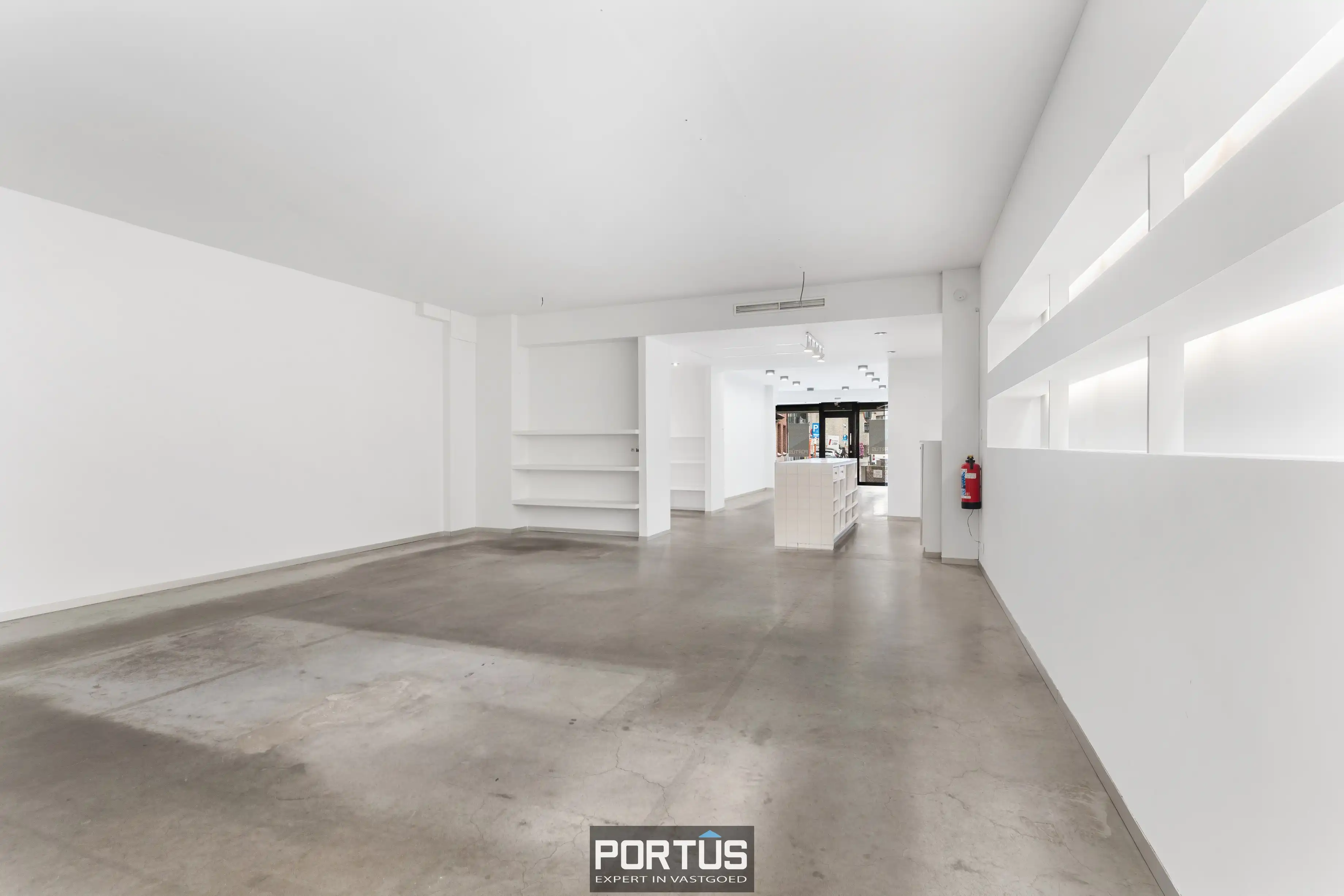 Commercieel gelegen handelspand te koop te Roeselare  foto 11