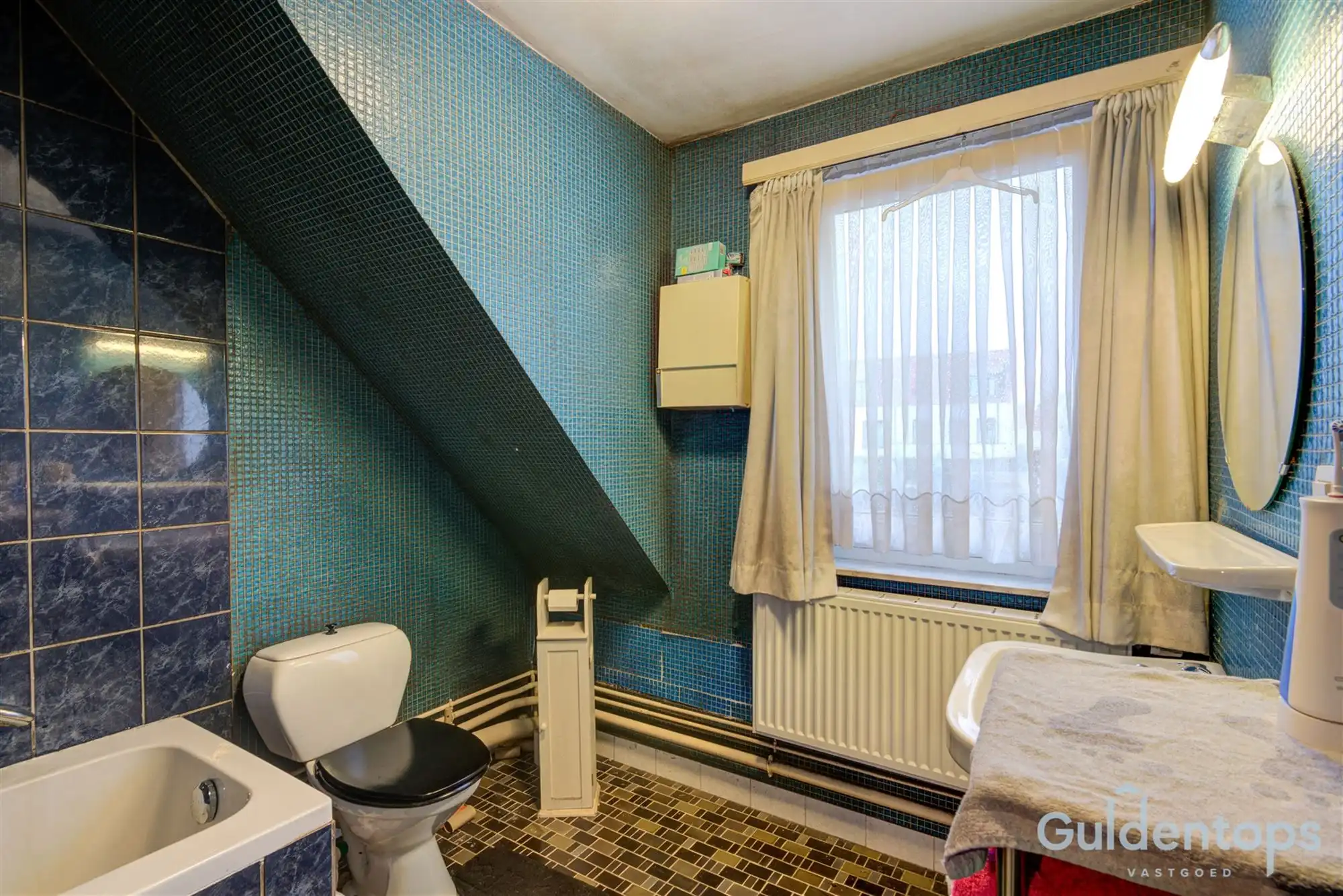 half open woning op ruim perceel foto 12