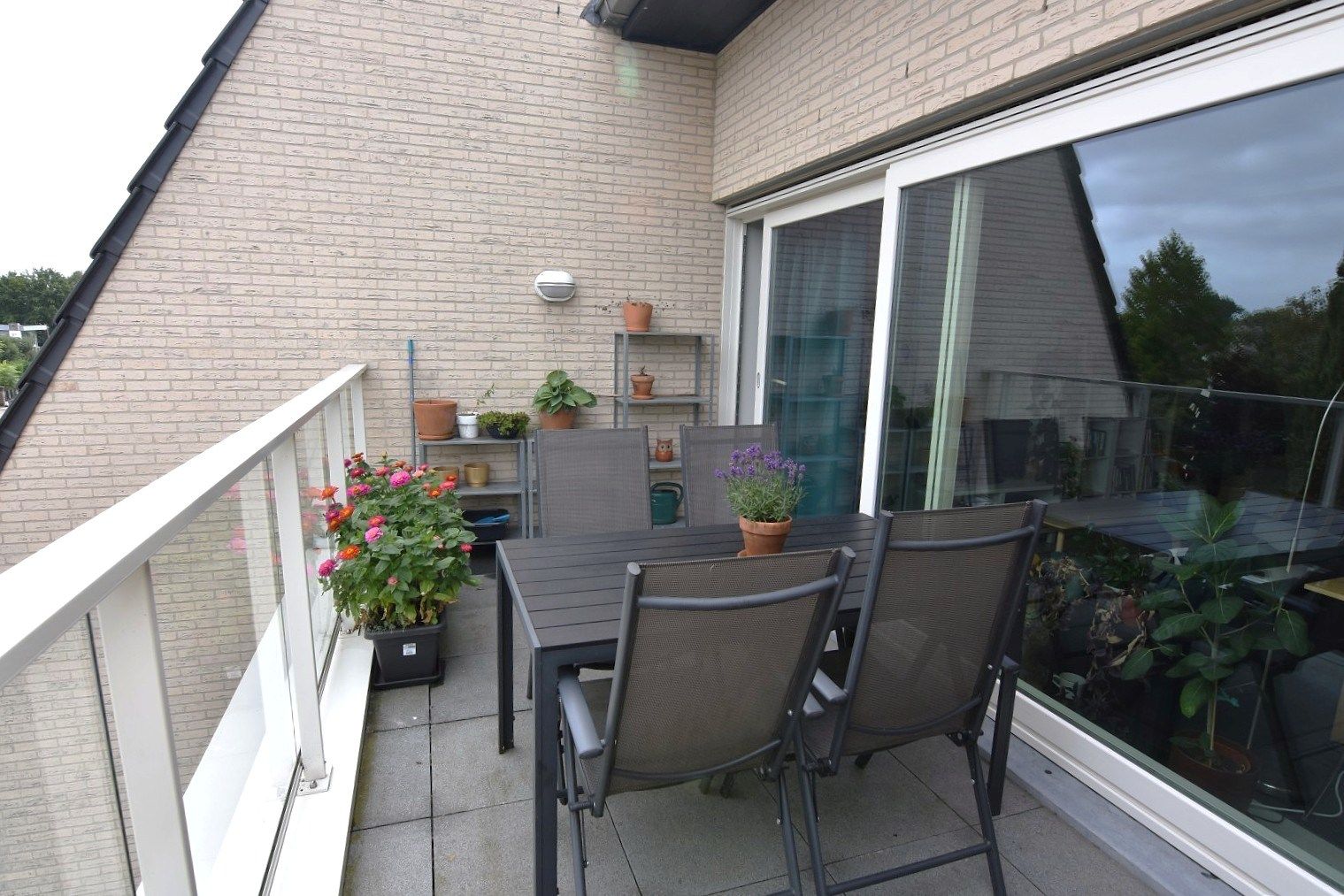 Lichtrijk 2-slpk appartement met privé parking nabij Rumbeke foto 9