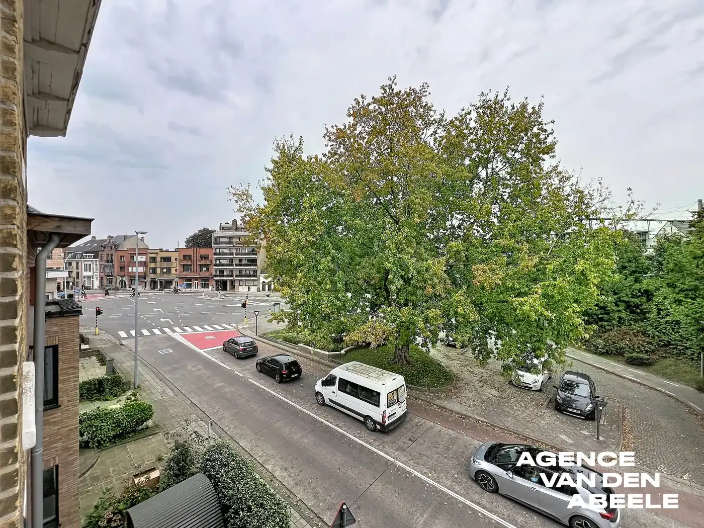 Zeer ruime burgerswoning met 4 slaapkamers en groot terras nabij de Smedenpoort   foto 16