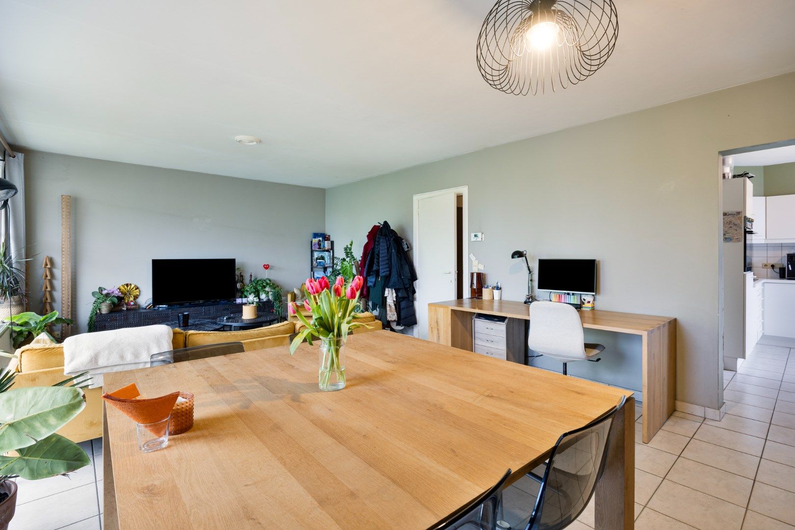 Goed gelegen 2-slaapkamerappartement  – EPC 136 kWh/m² - bewoonbare opp. 105 m² foto {{pictureIndex}}
