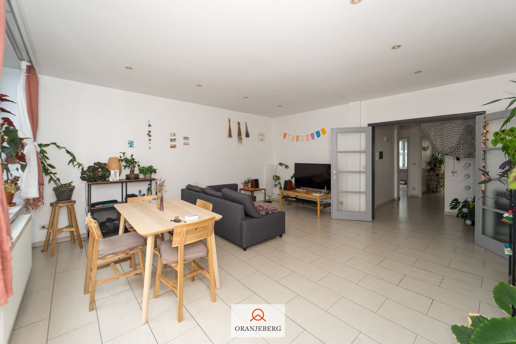 Ruim twee-slaapkamer appartement in Kortedagsteeg foto 2