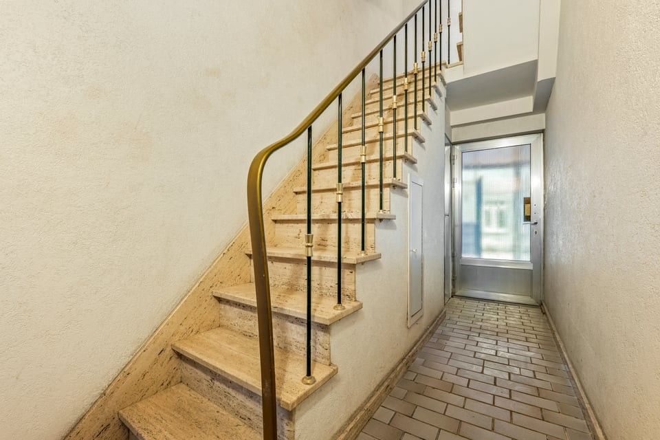 TE RENOVEREN APPARTEMENT MET 2 SLKS IN HET CENTRUM VAN SINT-TRUIDEN foto 3