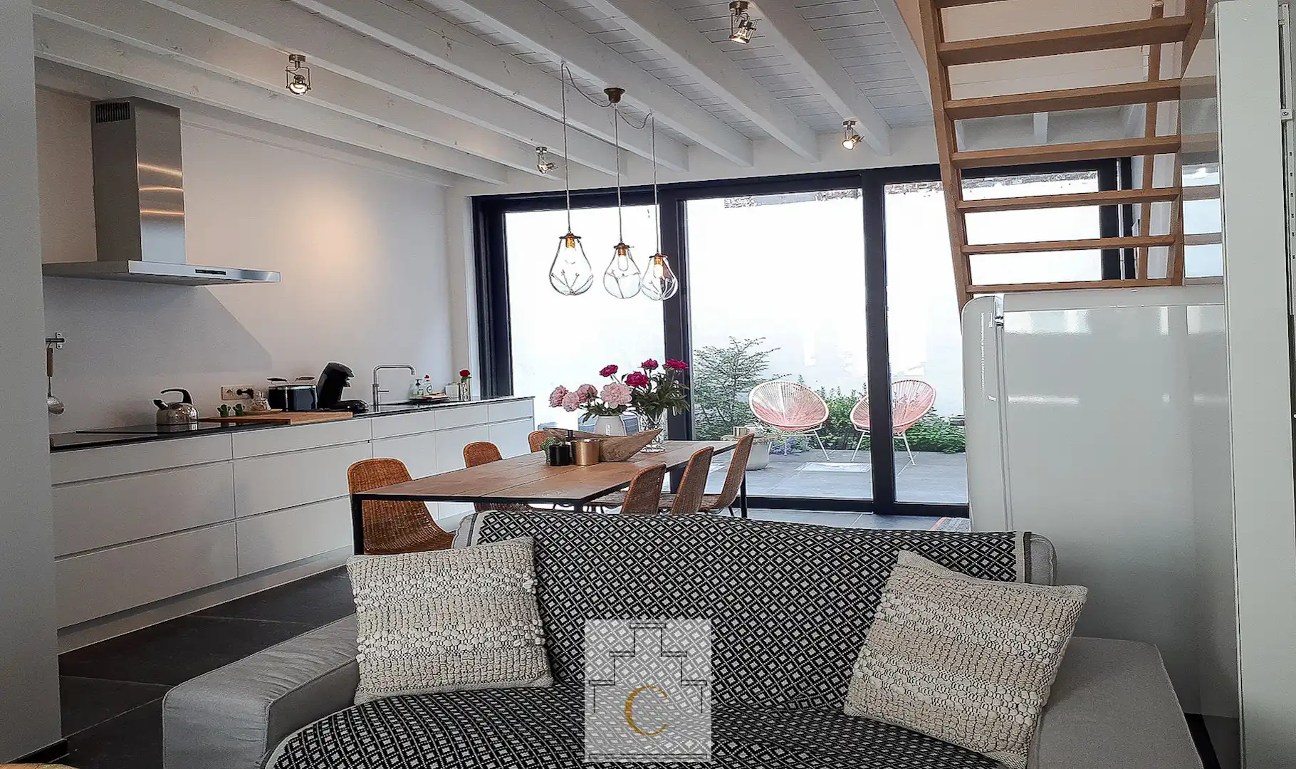 Trendy stadswoning - totaalrenovatie, strakke lijnen en een keitof terras - topligging Moerstraat foto 7