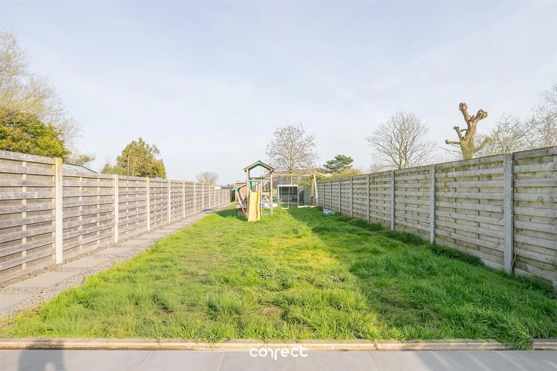 Instapklare gezinswoning  met 4 slaapkamers, garage en ruime tuin. foto 14