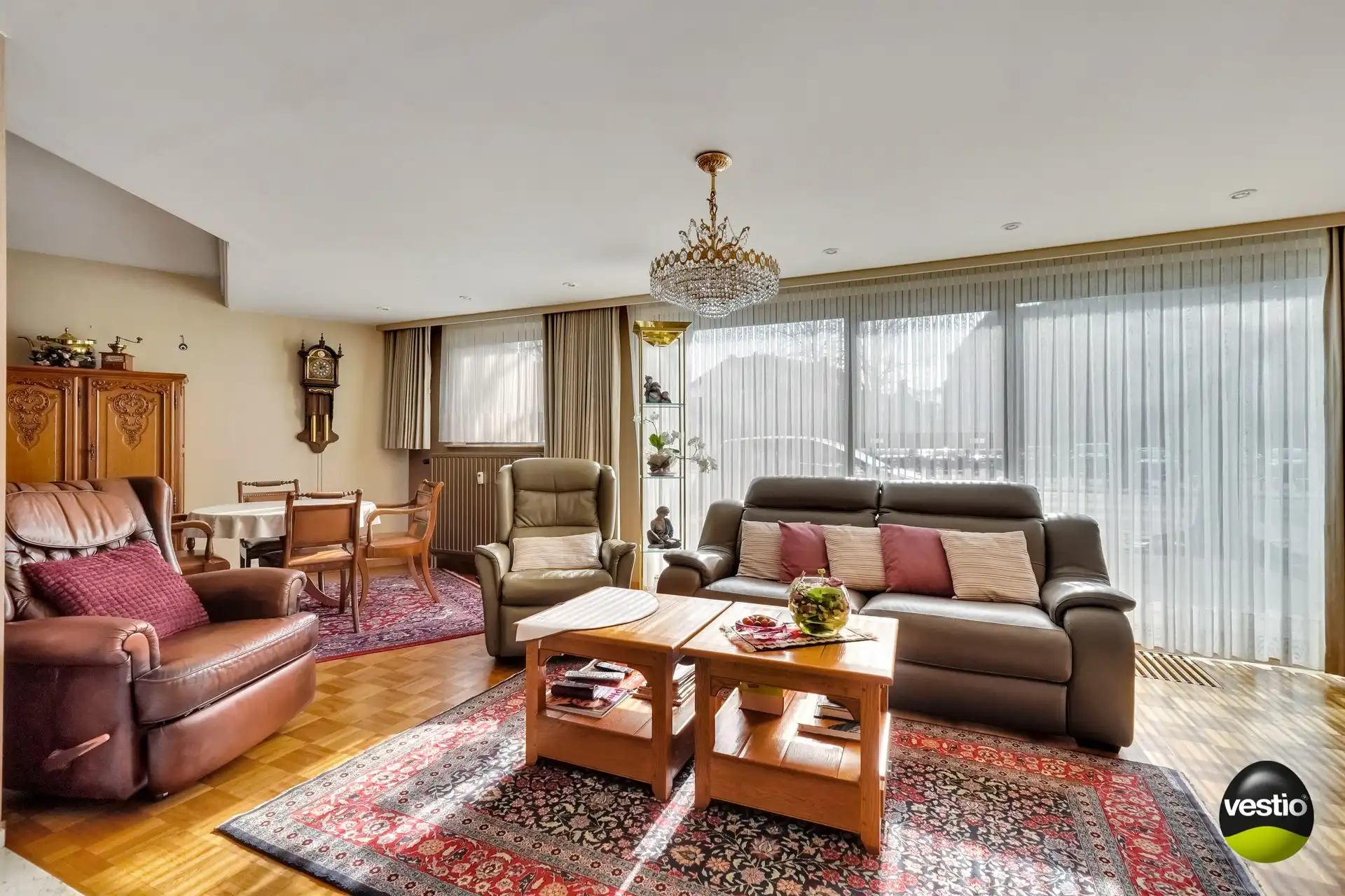 GELIJKVLOERS APPARTEMENT 3 SLAAPKAMERS 171 M² + HANDELSRUIMTE + TUIN + 5 GARAGES + ZOLDER foto 16