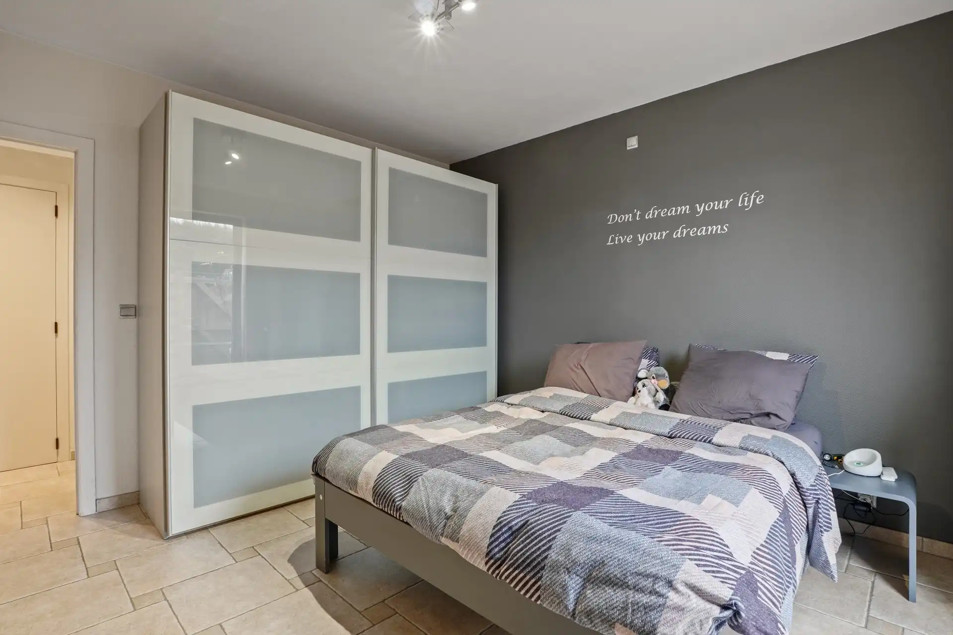 Ruim gelijkvloers appartement met 2 slaapkamers, terras en staanplaats te Berlare foto 9