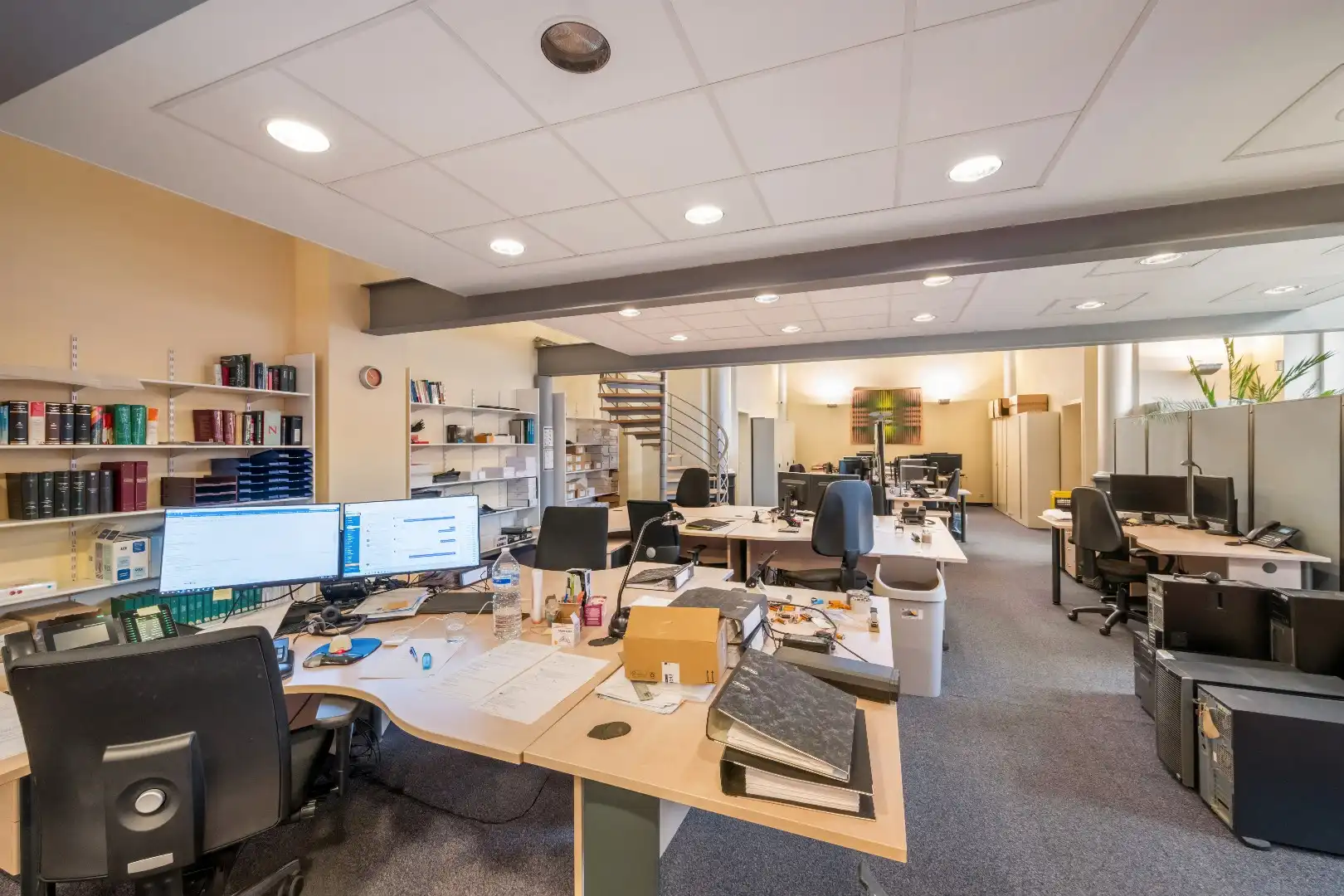 Uniek kantoor met privatieve woonruimte foto 8