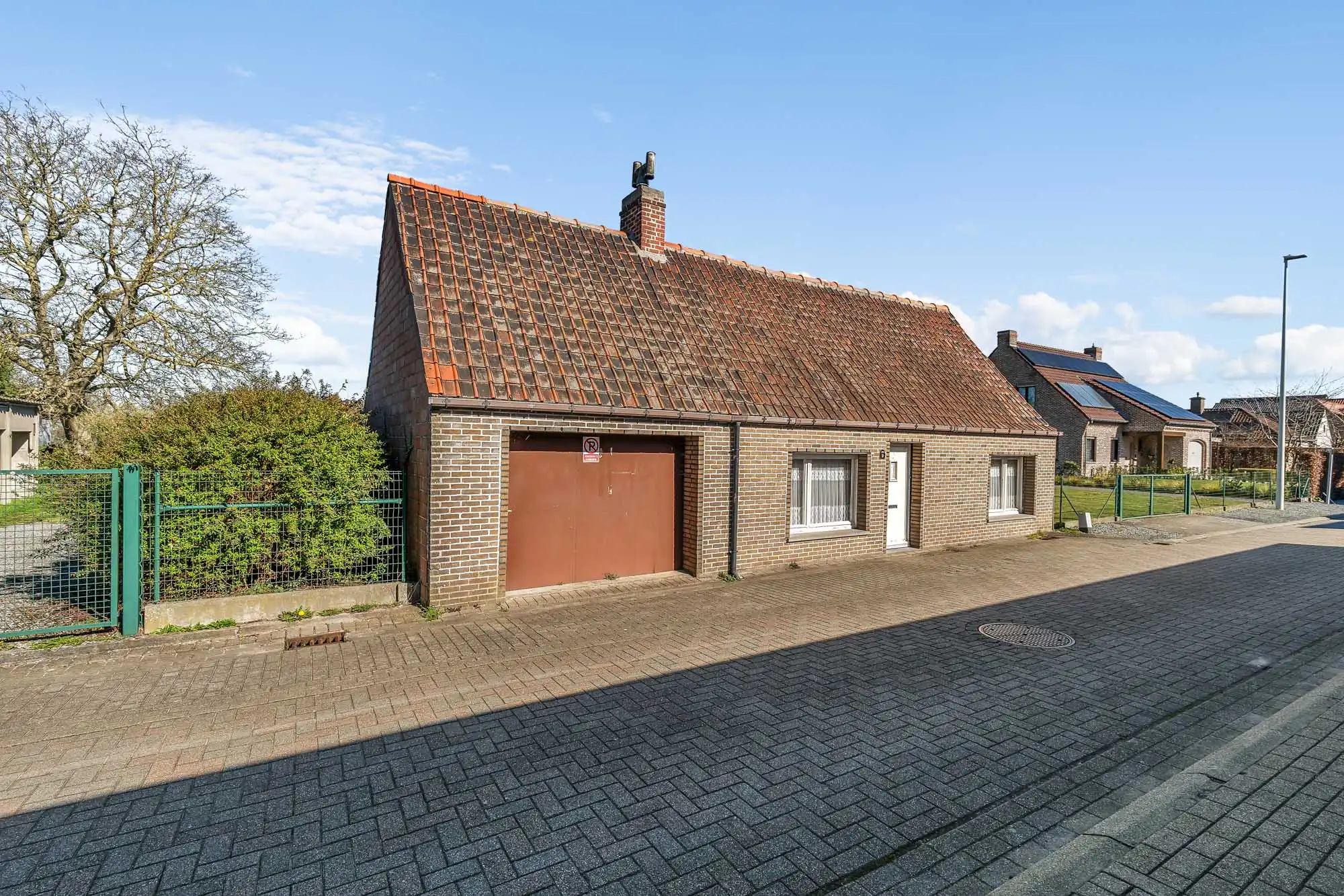 Hoofdfoto van de publicatie: Bouwgrond met af te breken woning op toplocatie in Vinkt
