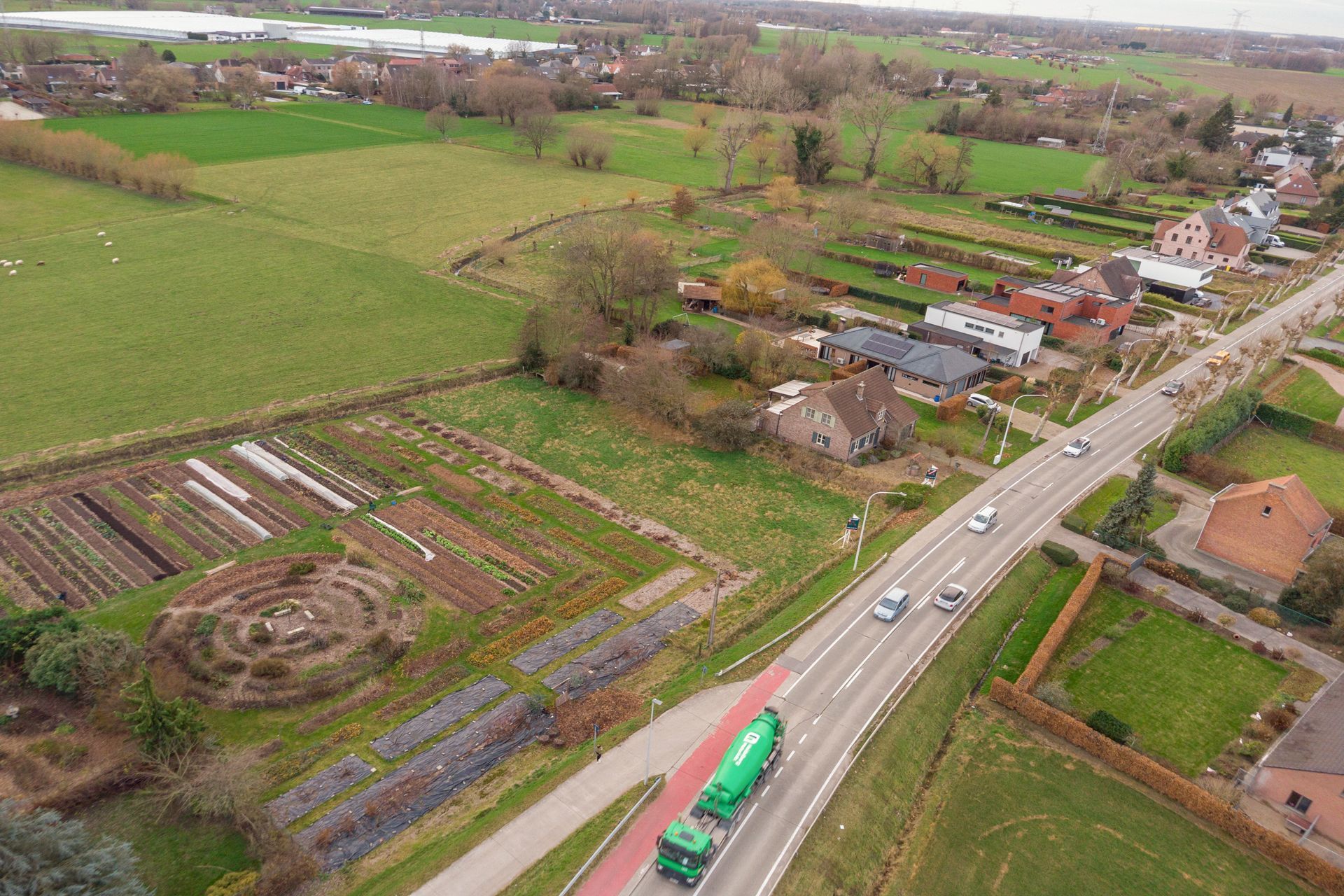 Perceel villagrond van 1983m2 & ZUID-tuin foto 3