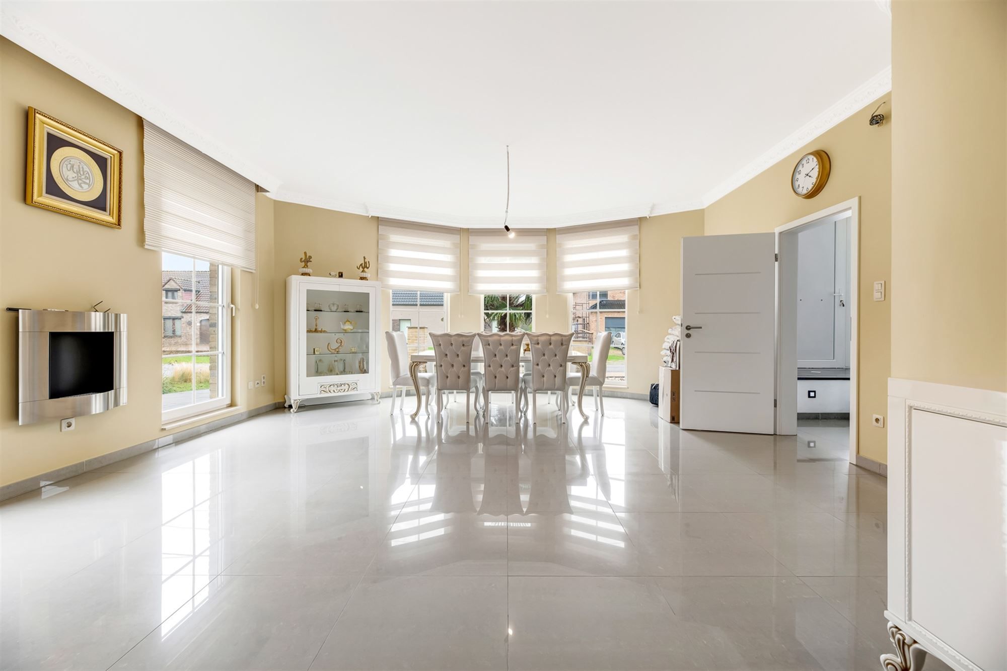 PERFECT ONDERHOUDEN EN ENERGIEZUINIGE WONING MET 4 SLAAPKAMERS UITERST RUSTIG GELEGEN TE BEVERLO foto 2