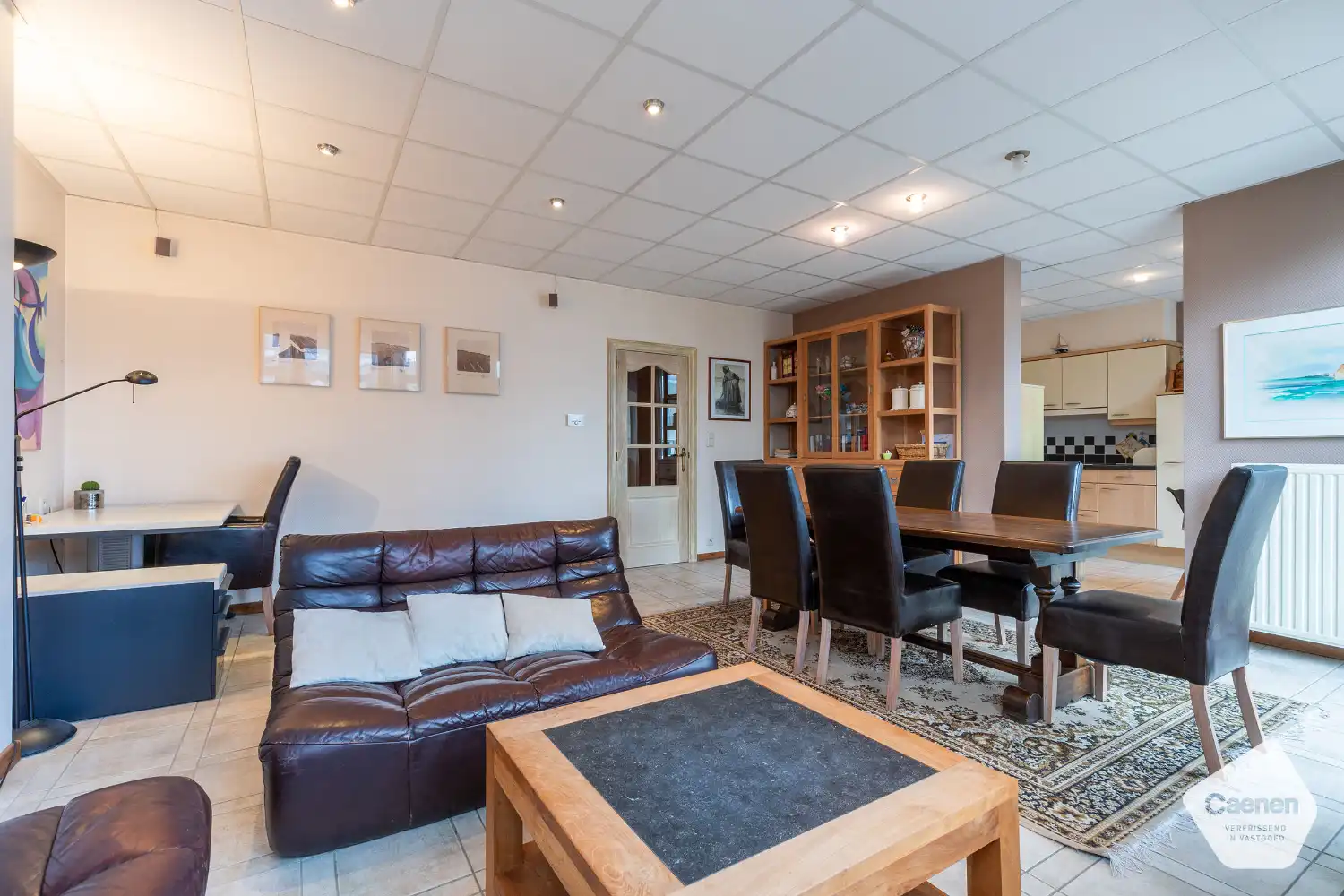 Ruim en lichtrijk appartement met 3 slaapkamers op topligging vlakbij station, strand en centrum foto {{pictureIndex}}