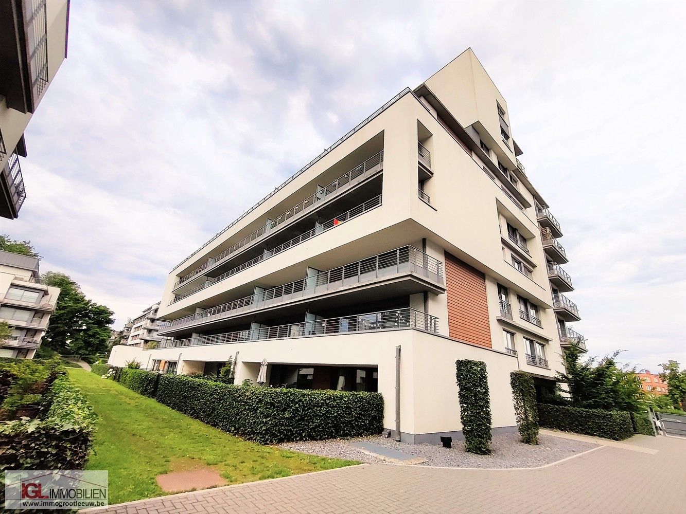 Ultra modern appartement met 1 slaapkamer en zeer ruim terras foto {{pictureIndex}}