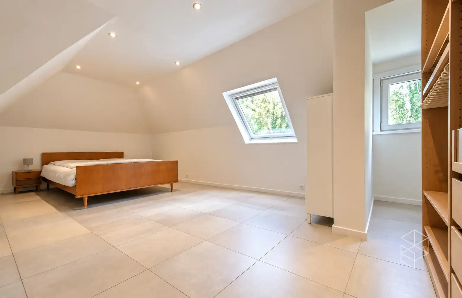 Klassevolle villa met bijgebouw op unieke ligging aan het kanaal Gent-Brugge foto 19