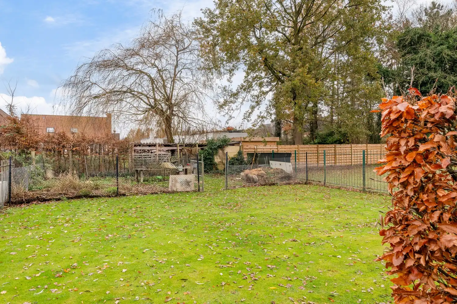 Ruime, instapklare pastorijwoning met bijgebouw op 1 180 m². foto 34