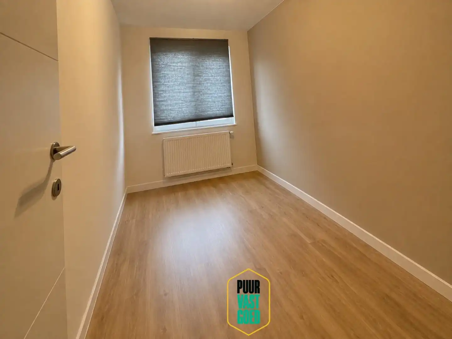 Recent appartement aan station met leuk zicht op plein foto 8